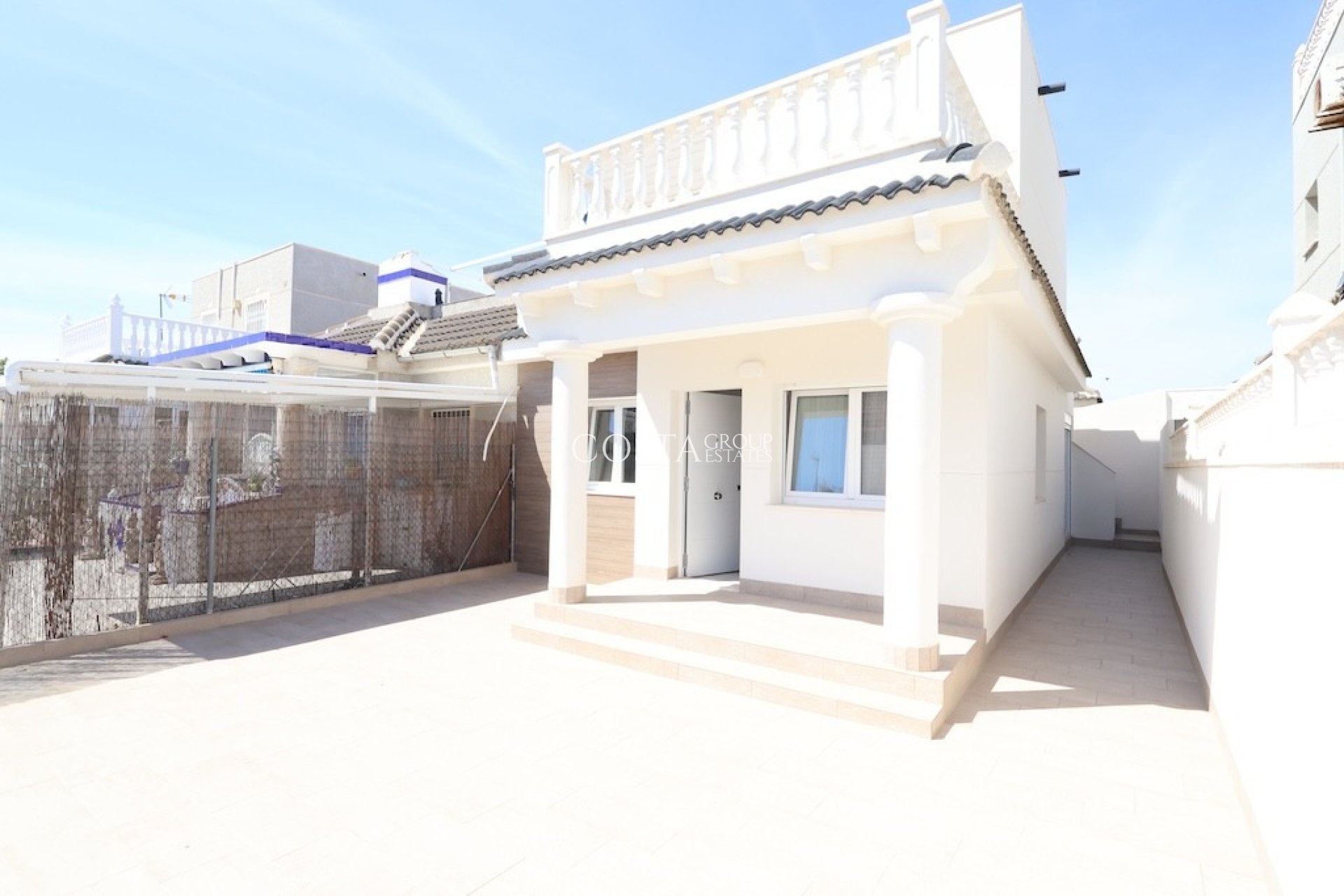 Resale - Villa -
Torrevieja - El Chaparral