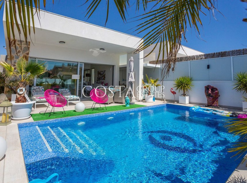 Resale - Villa -
Torrevieja - El Chaparral