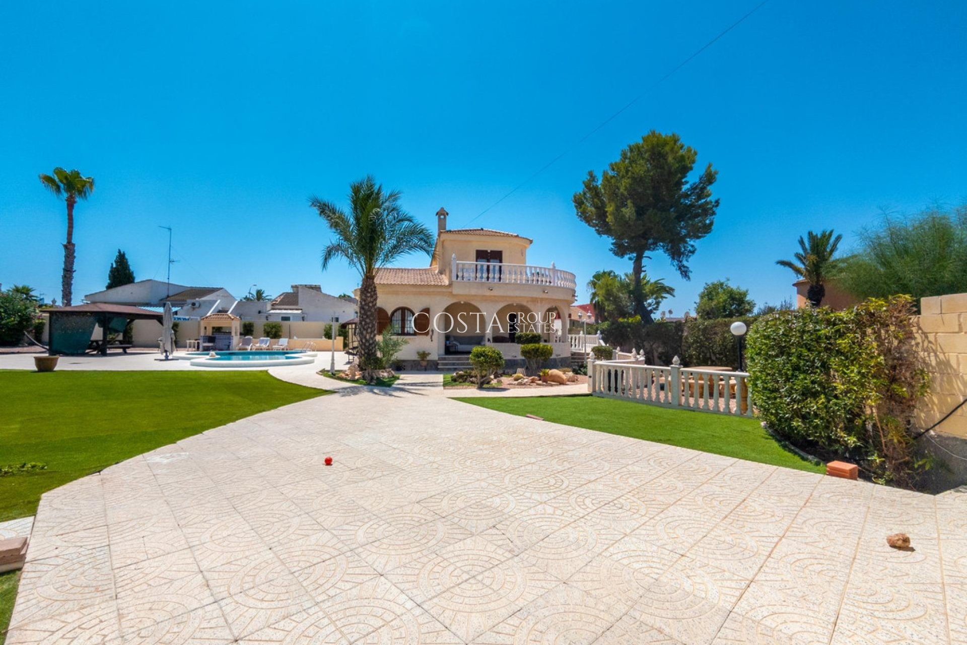 Resale - Villa -
Torrevieja - El Chaparral