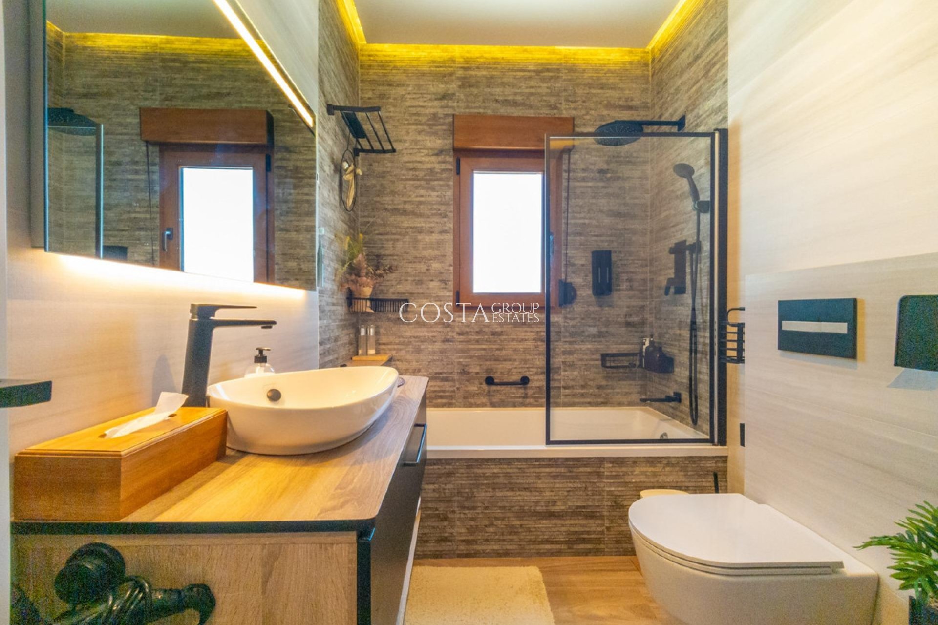 Resale - Villa -
Torrevieja - El Chaparral