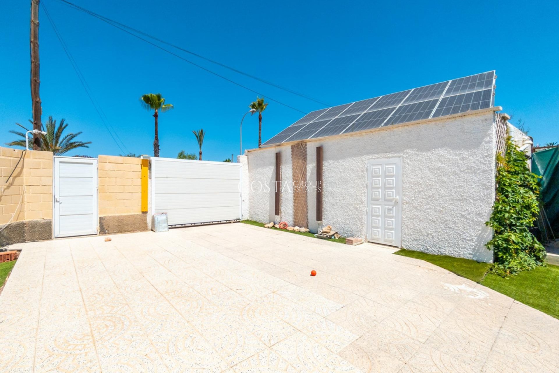 Resale - Villa -
Torrevieja - El Chaparral