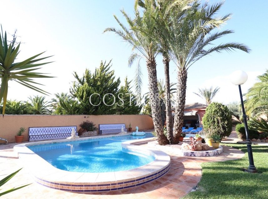 Resale - Villa -
Torrevieja - El Chaparral