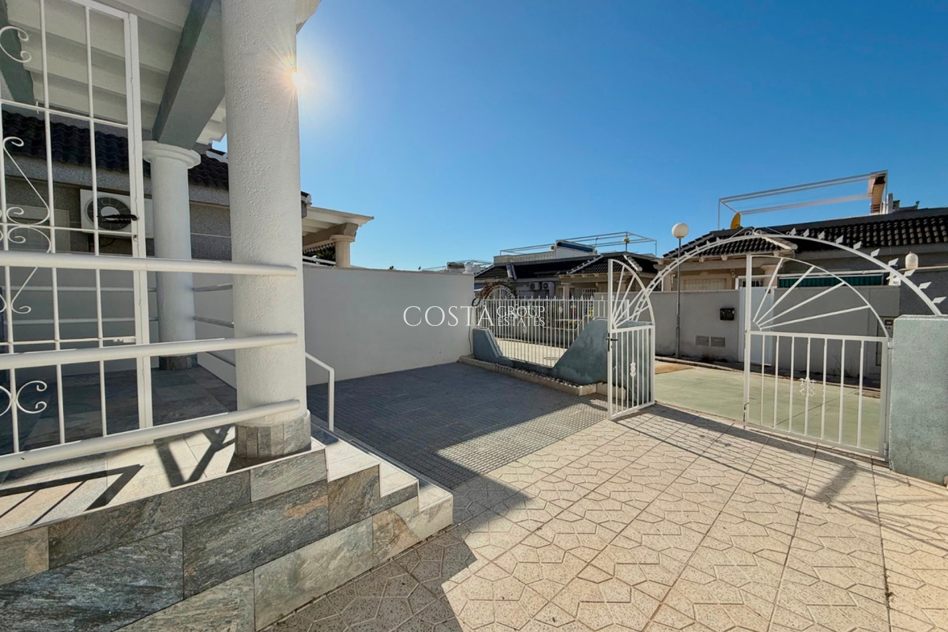 Resale - Villa -
Torrevieja - El Chaparral