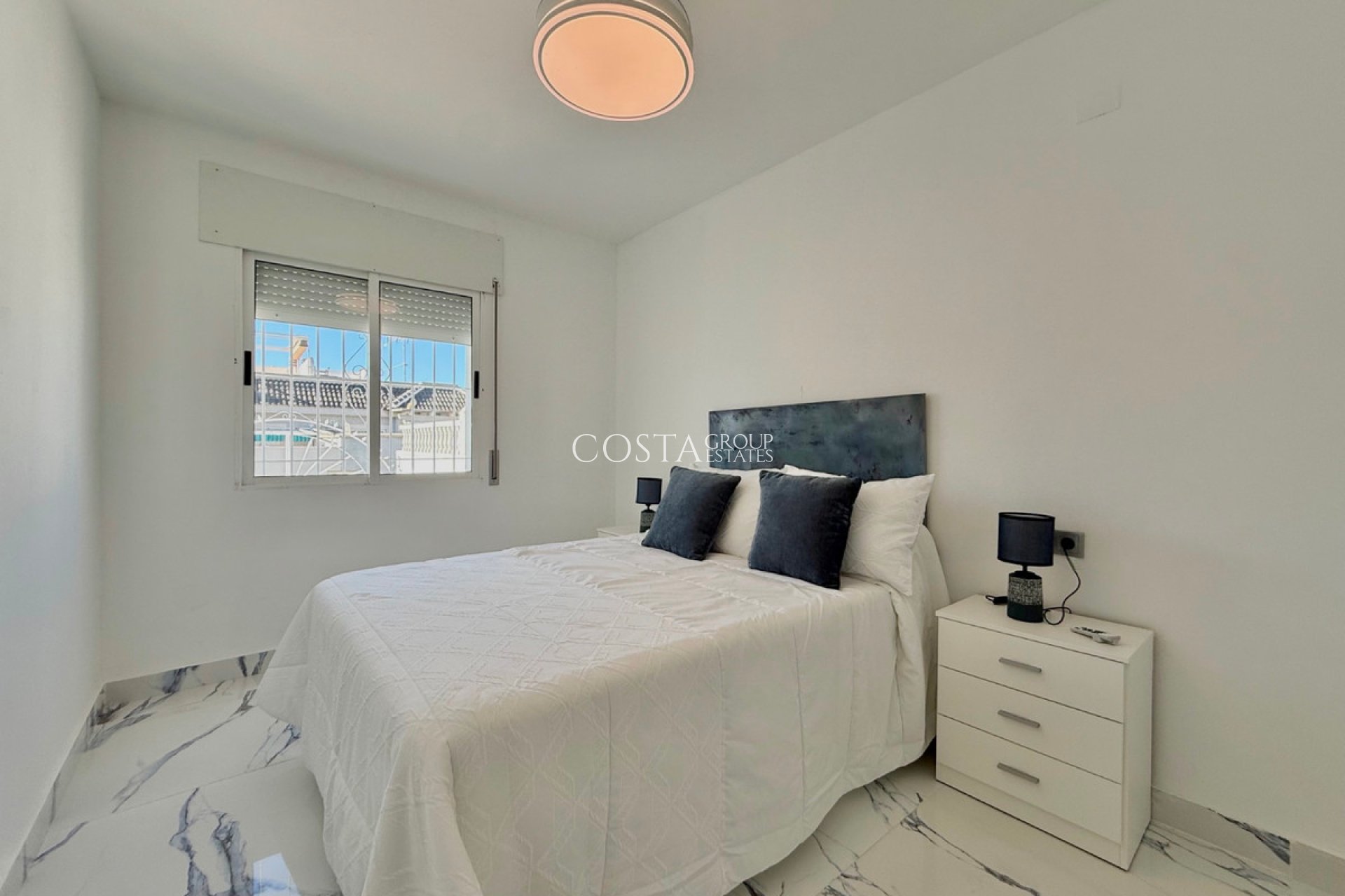 Resale - Villa -
Torrevieja - El Chaparral