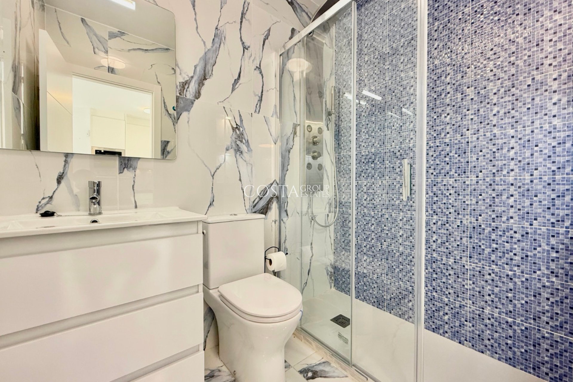 Resale - Villa -
Torrevieja - El Chaparral