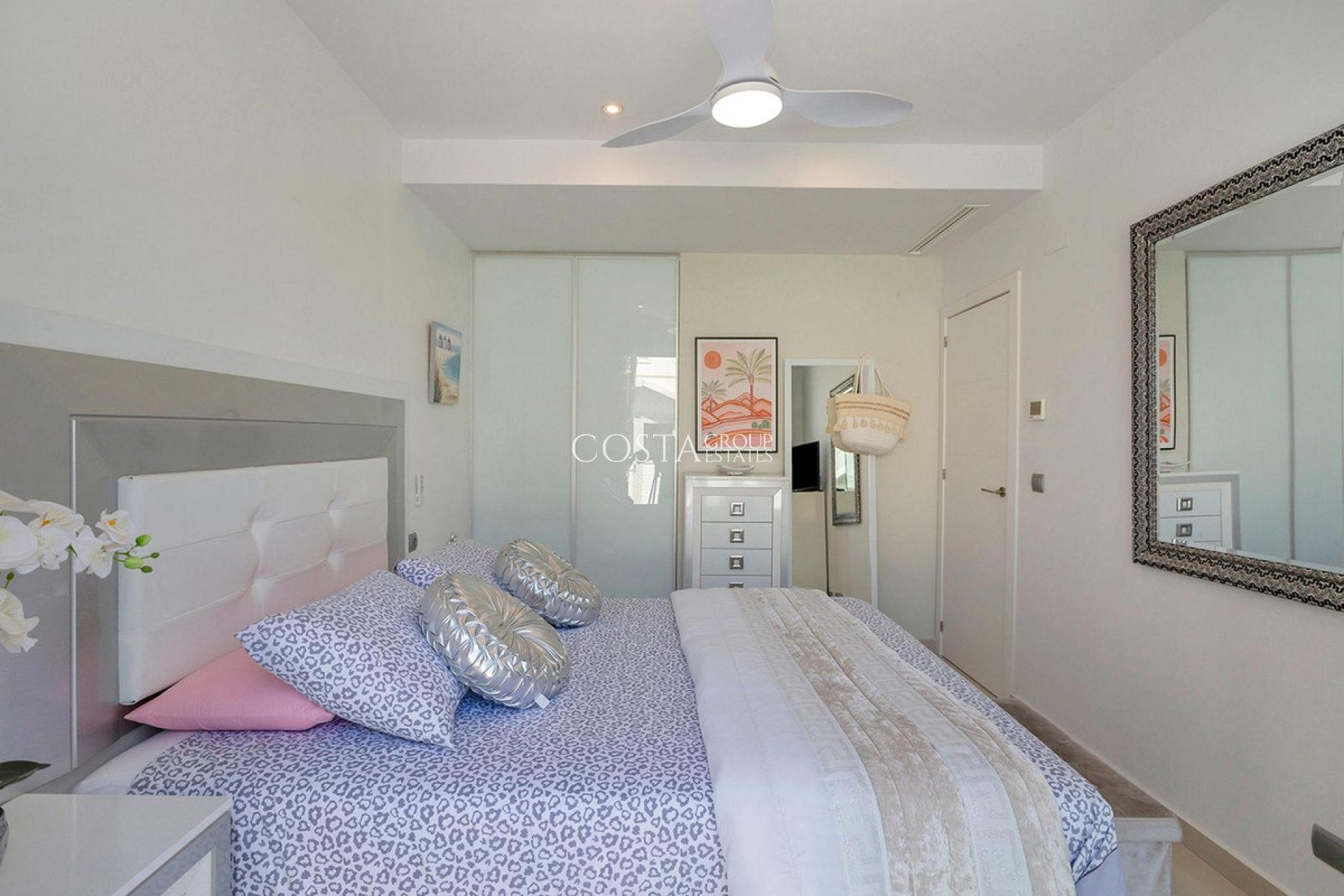 Resale - Villa -
Torrevieja - El Chaparral