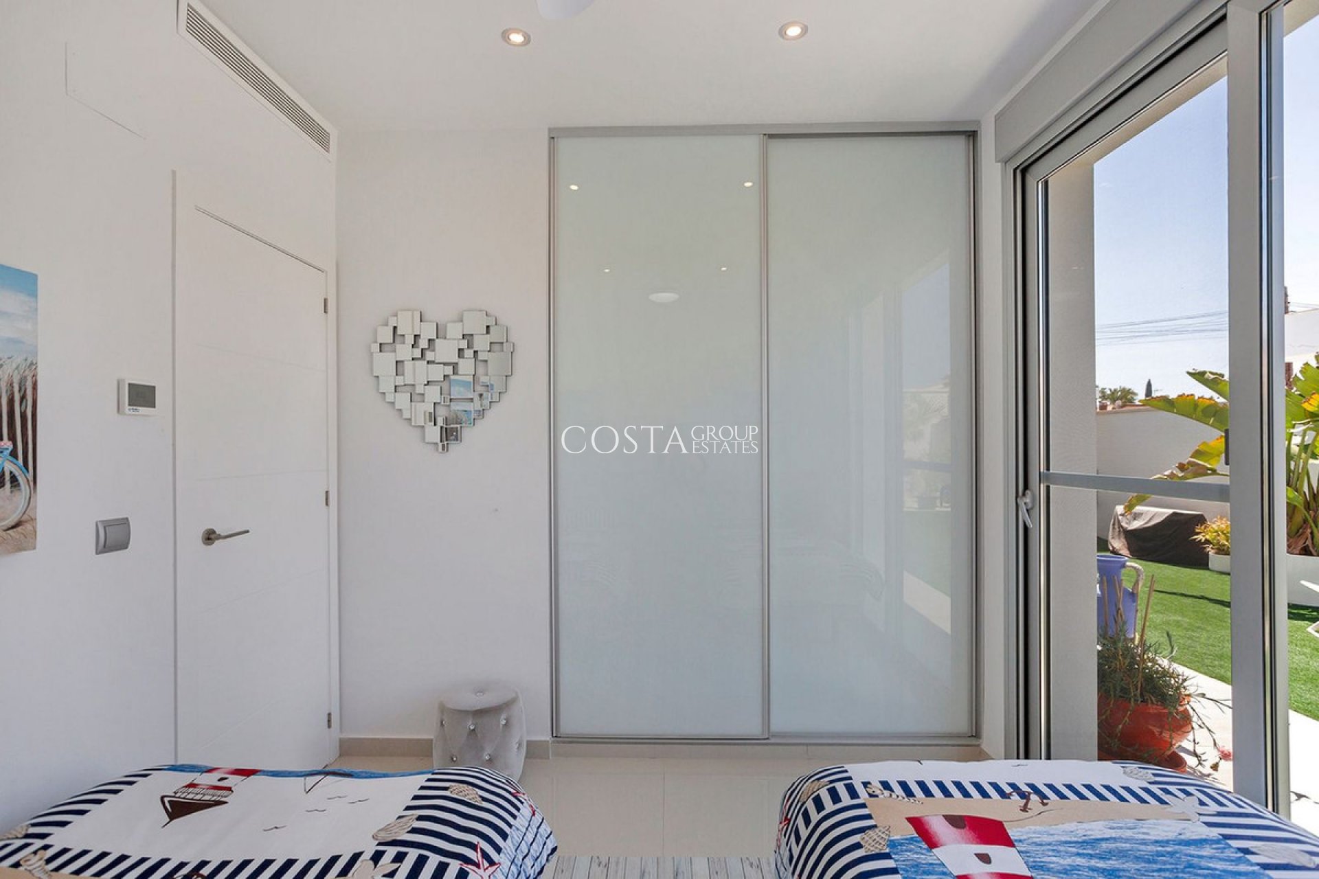 Resale - Villa -
Torrevieja - El Chaparral