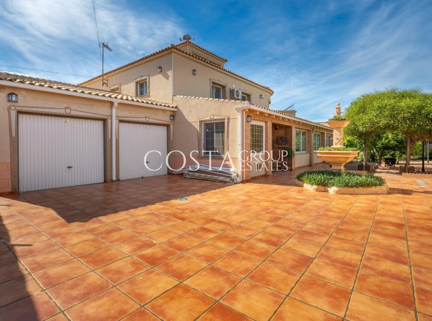 Resale - Villa -
Torrevieja - El Chaparral