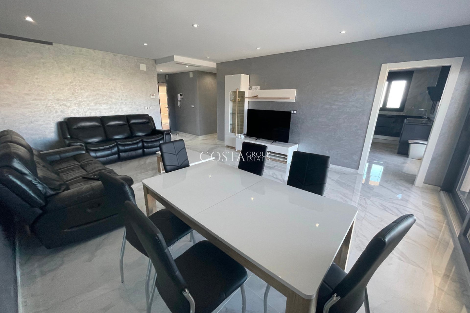 Resale - Villa -
Torrevieja - La Mata