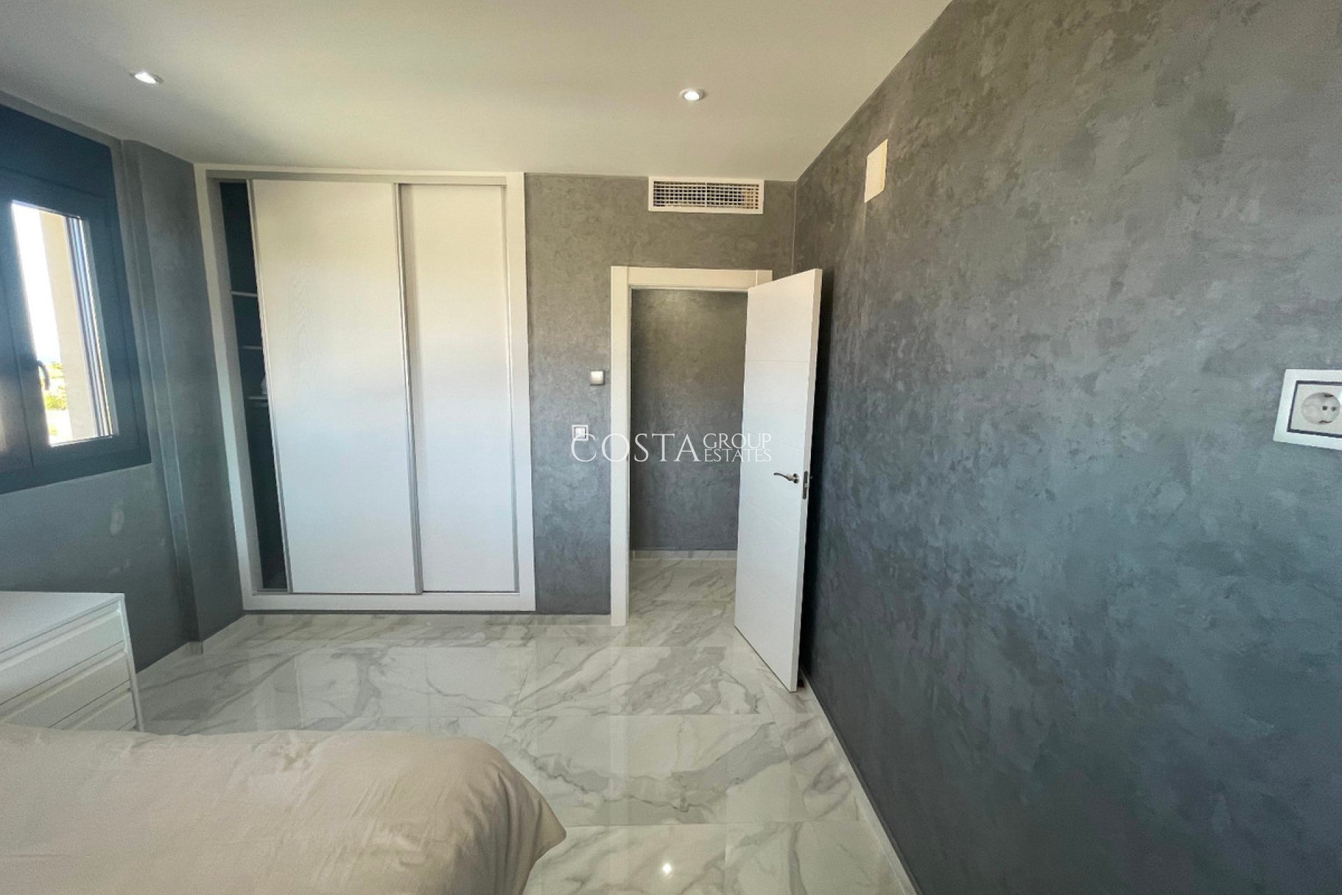 Resale - Villa -
Torrevieja - La Mata