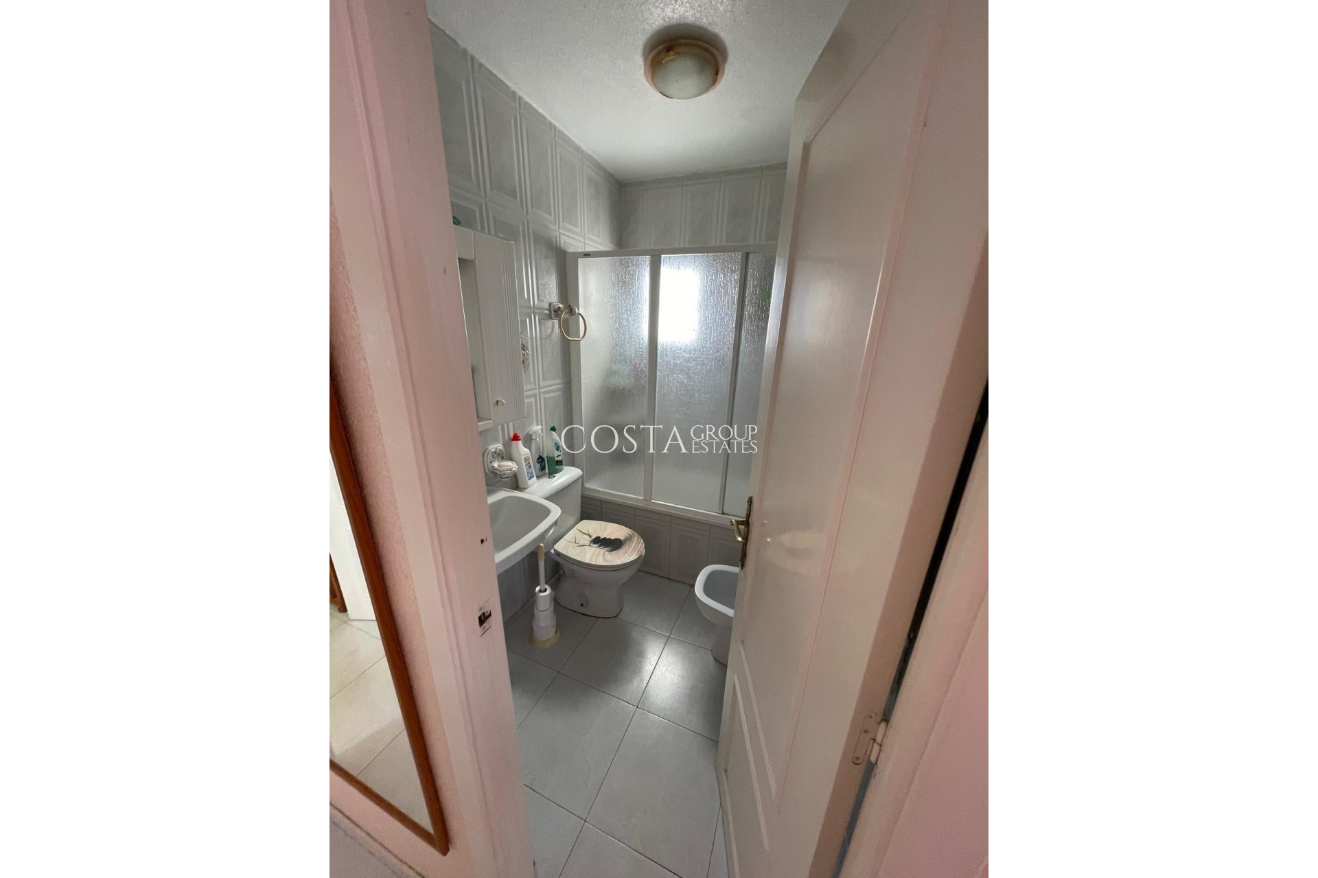 Resale - Villa -
Torrevieja - La Siesta