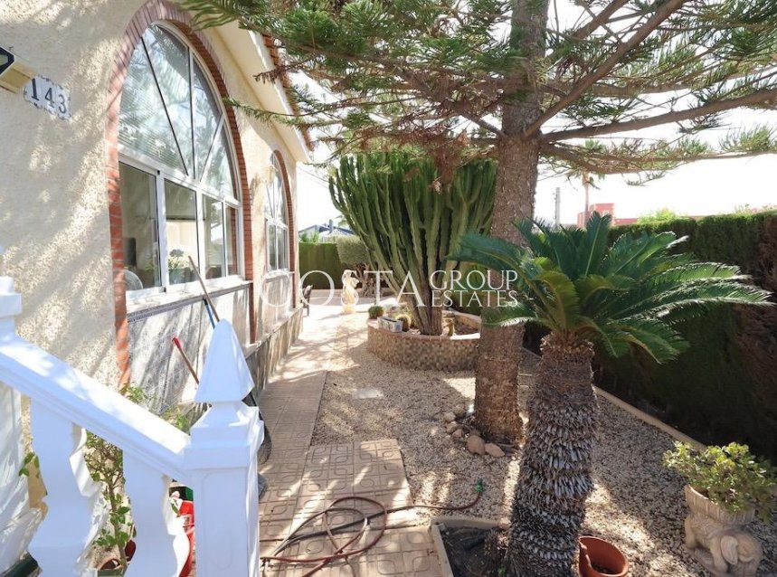 Resale - Villa -
Torrevieja - La Siesta