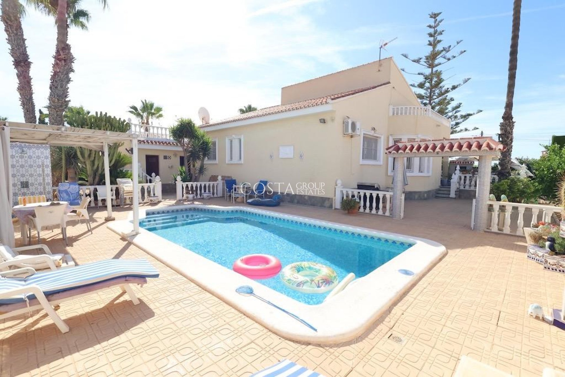 Resale - Villa -
Torrevieja - La Siesta