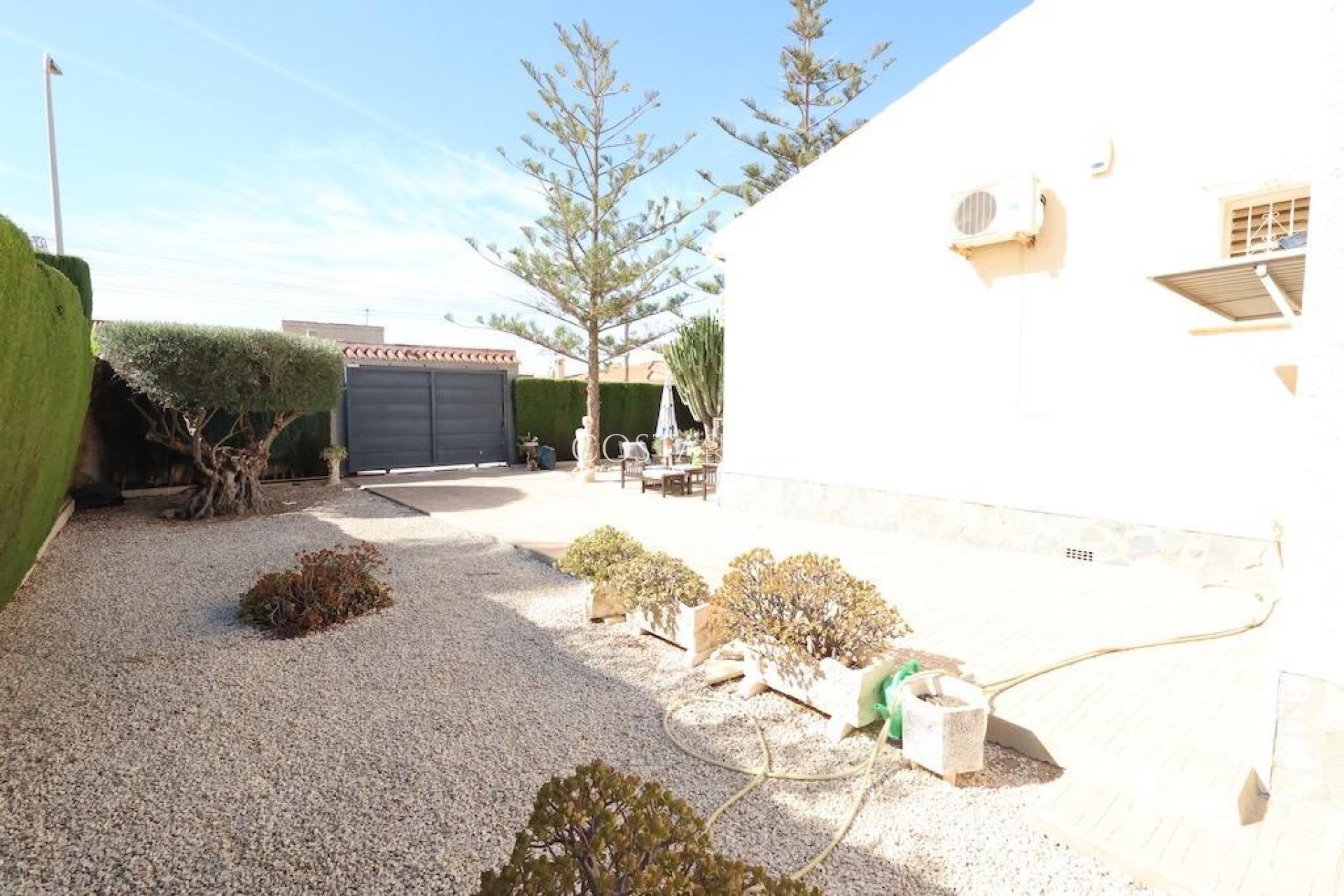Resale - Villa -
Torrevieja - La Siesta