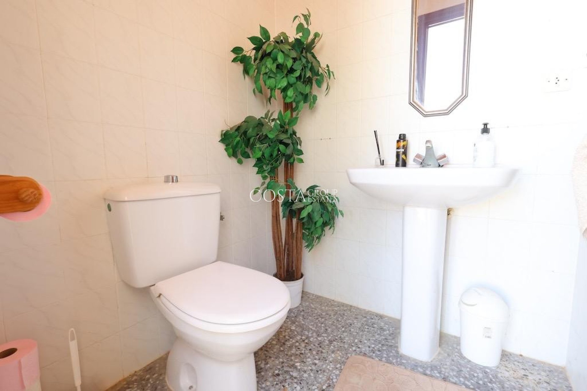 Resale - Villa -
Torrevieja - La Siesta