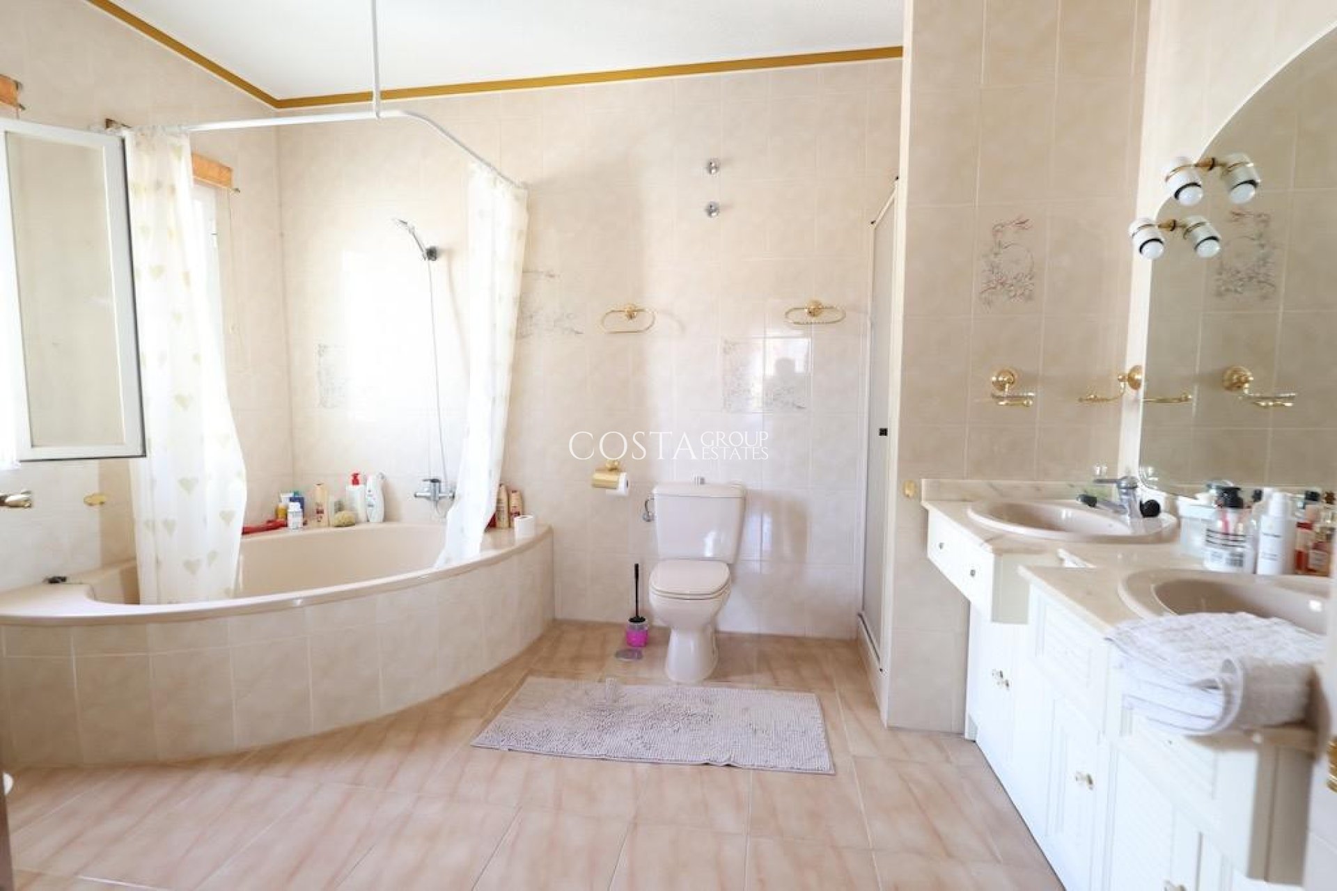 Resale - Villa -
Torrevieja - La Siesta