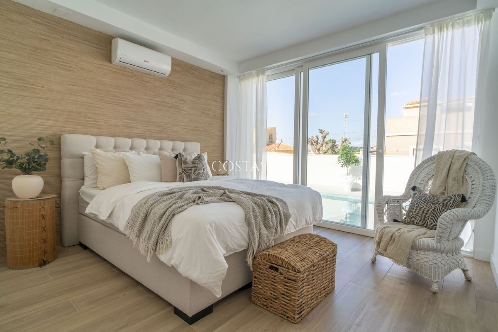 Resale - Villa -
Torrevieja - La Siesta