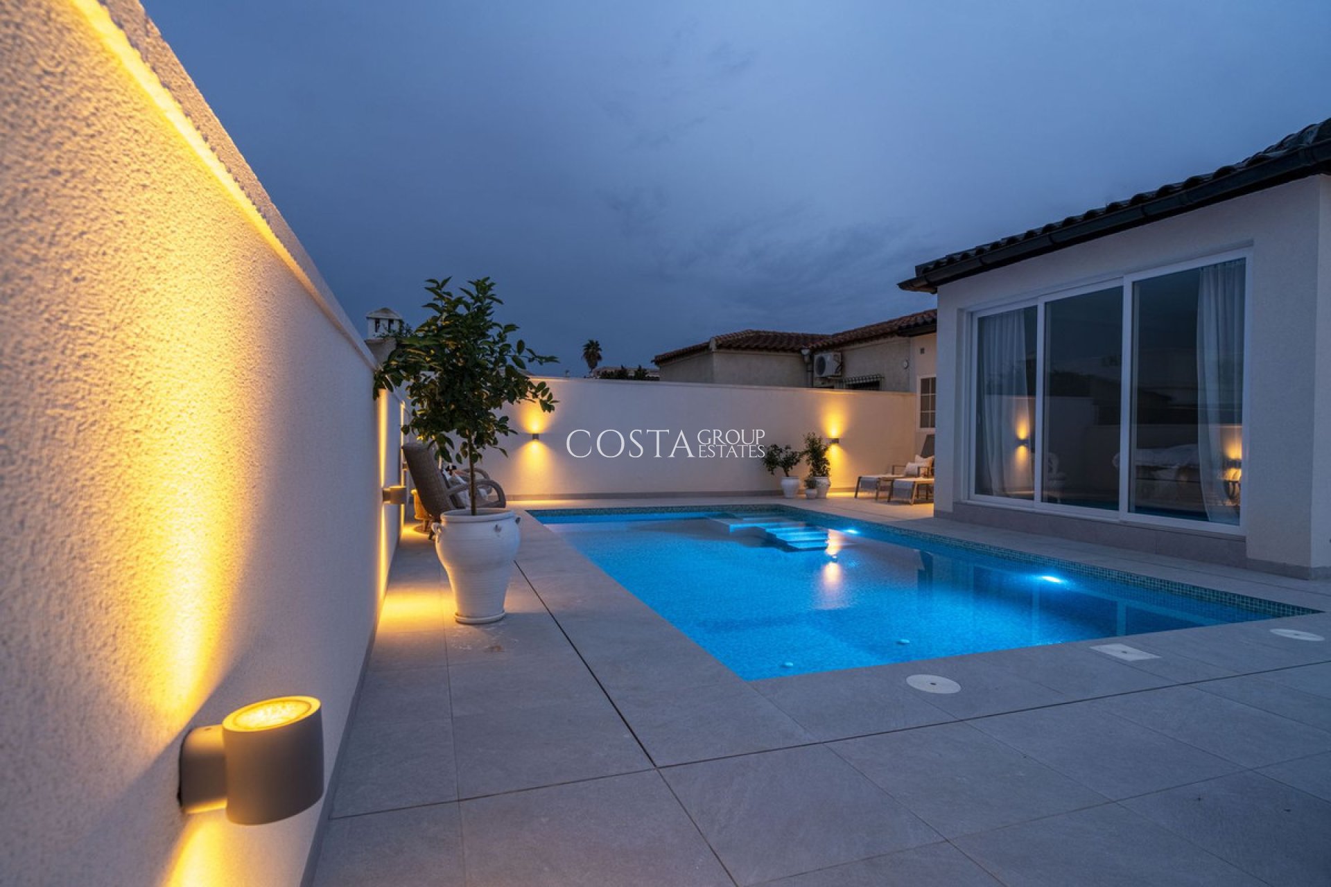 Resale - Villa -
Torrevieja - La Siesta