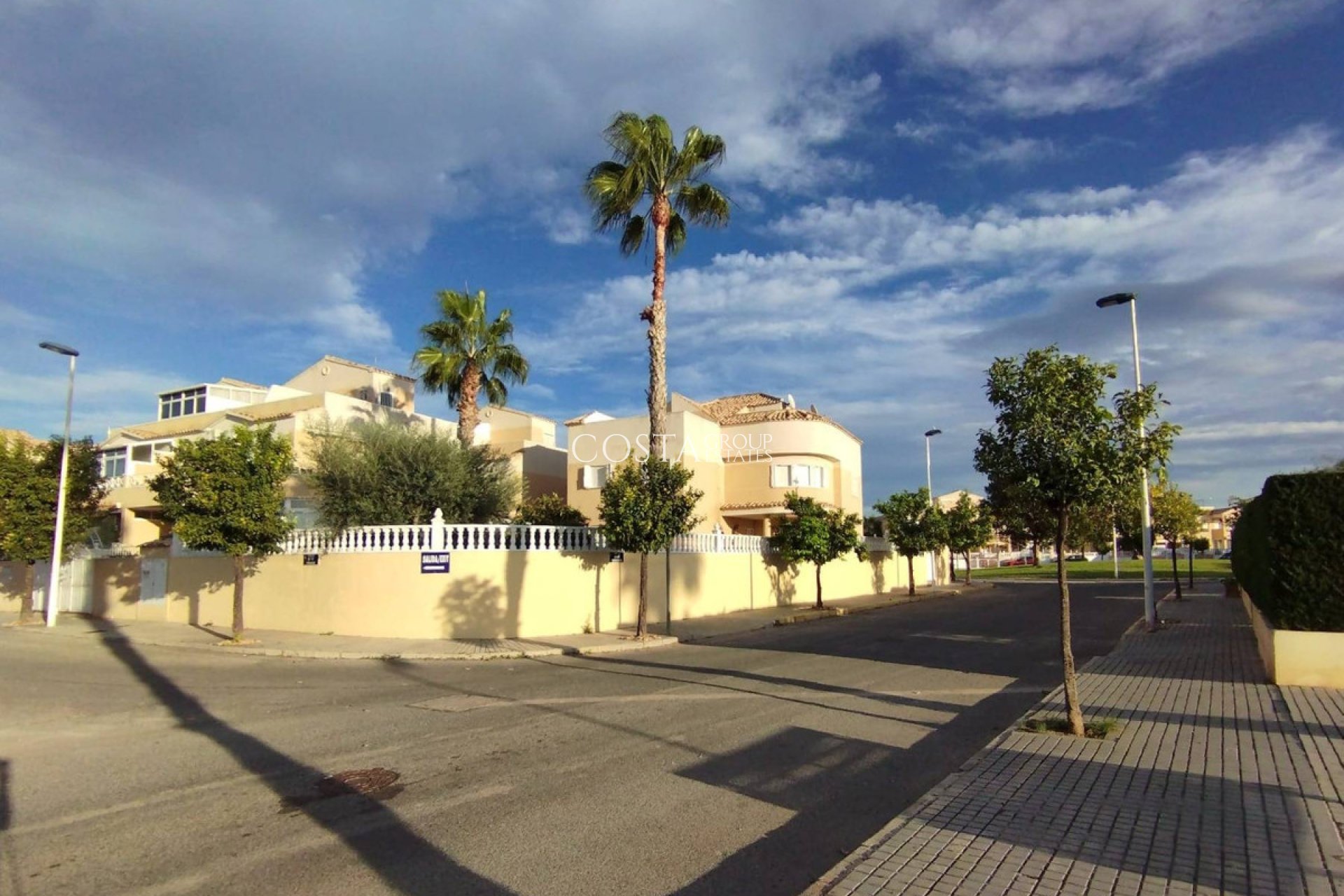 Resale - Villa -
Torrevieja - La Siesta