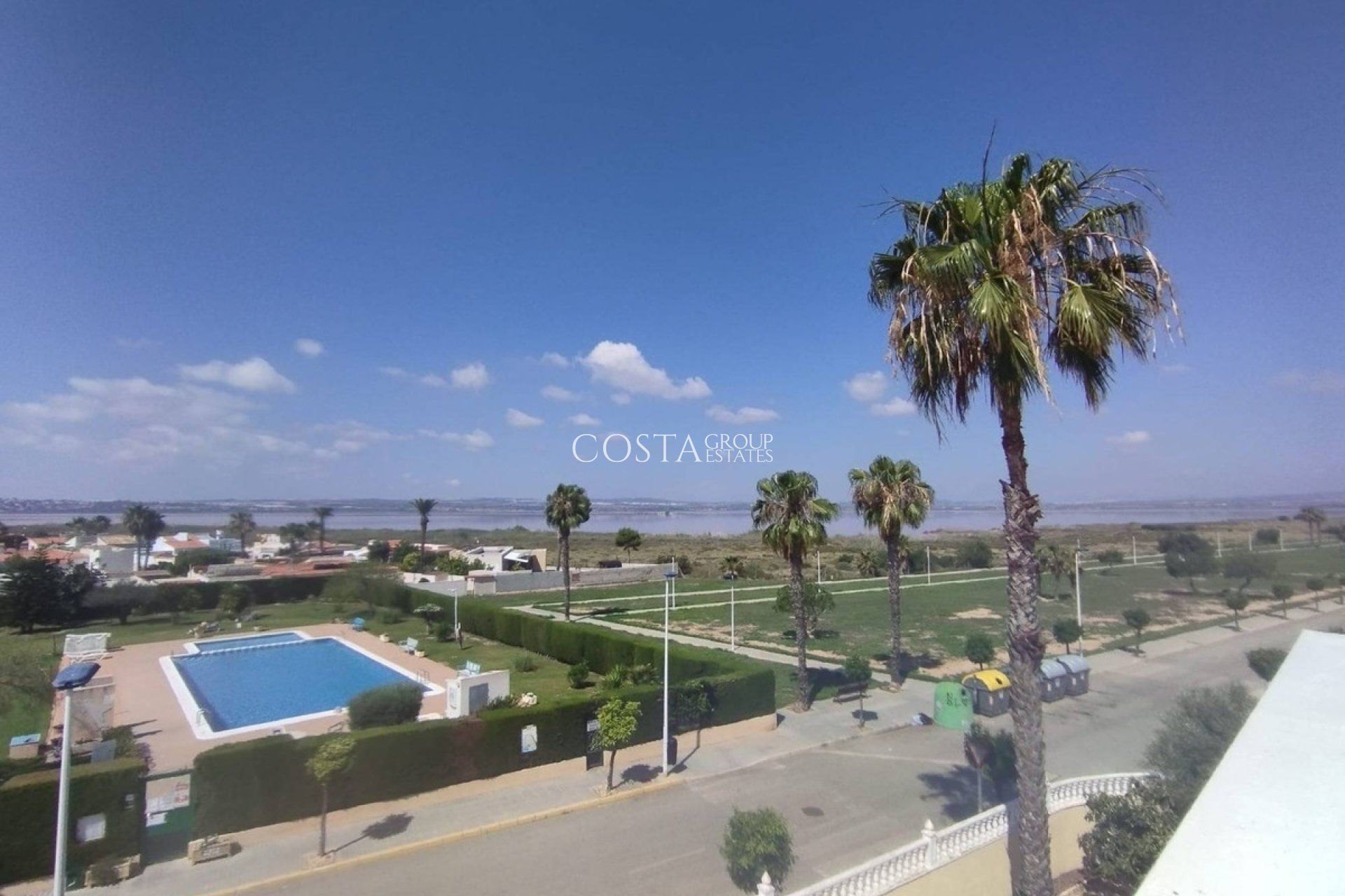 Resale - Villa -
Torrevieja - La Siesta