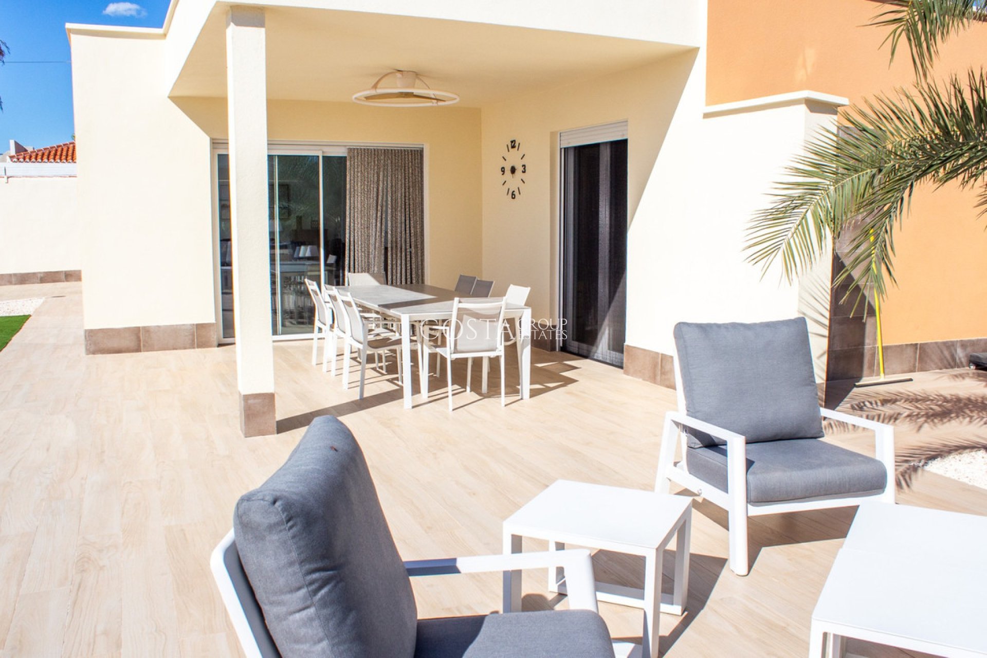 Resale - Villa -
Torrevieja - La Siesta