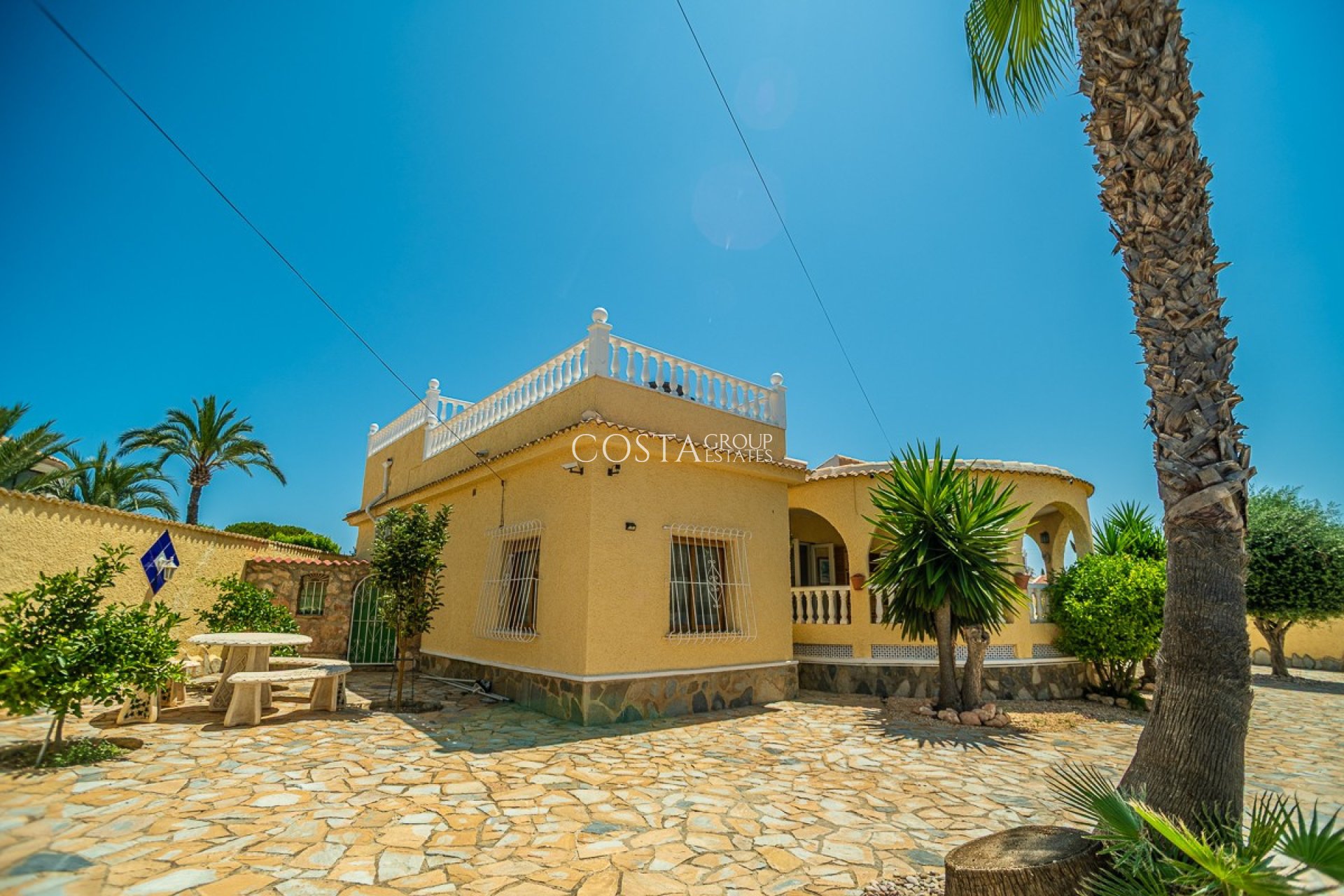 Resale - Villa -
Torrevieja - La Siesta