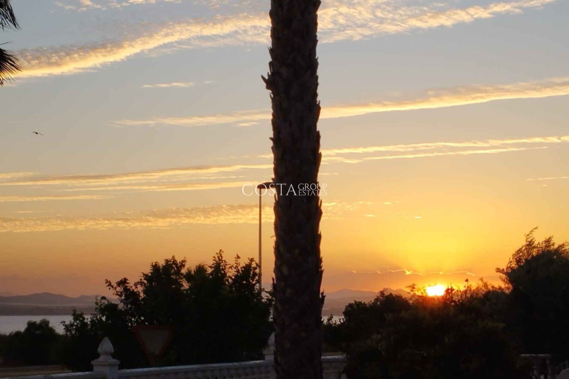 Resale - Villa -
Torrevieja - La Siesta