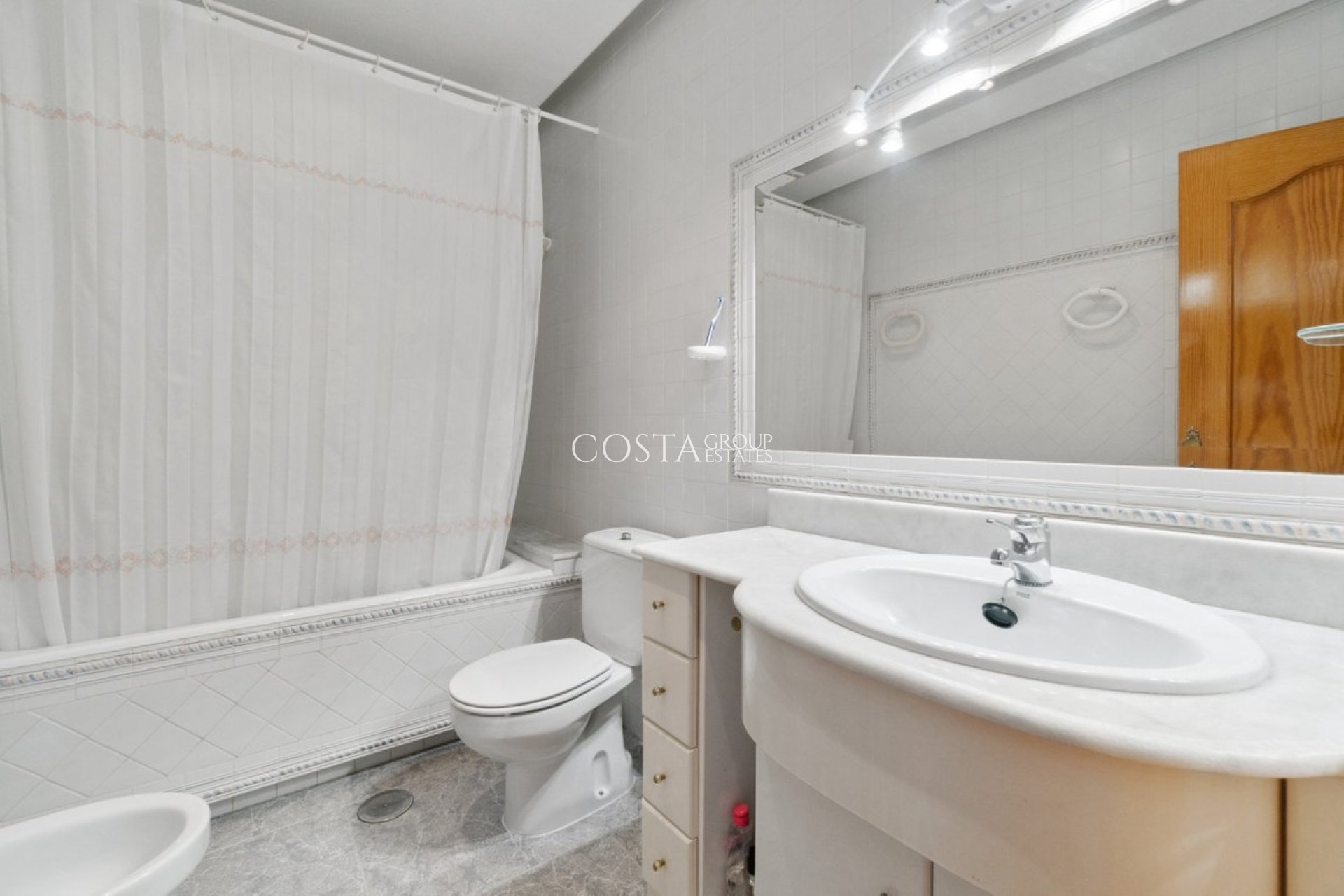 Resale - Villa -
Torrevieja - La Veleta