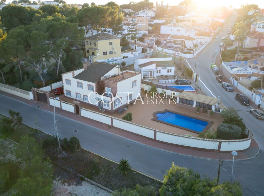 Resale - Villa -
Torrevieja - Los Balcones