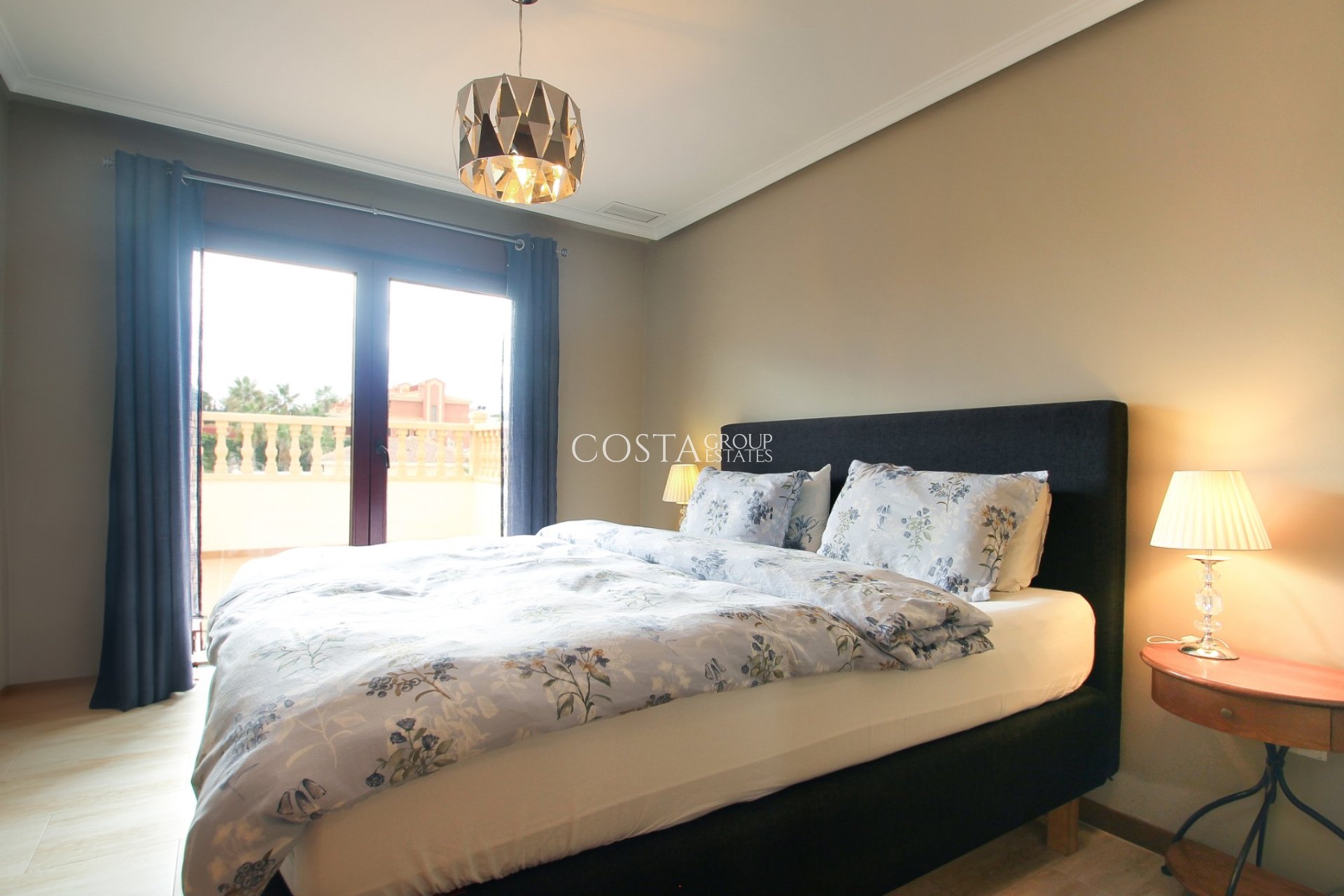Resale - Villa -
Torrevieja - Los Balcones