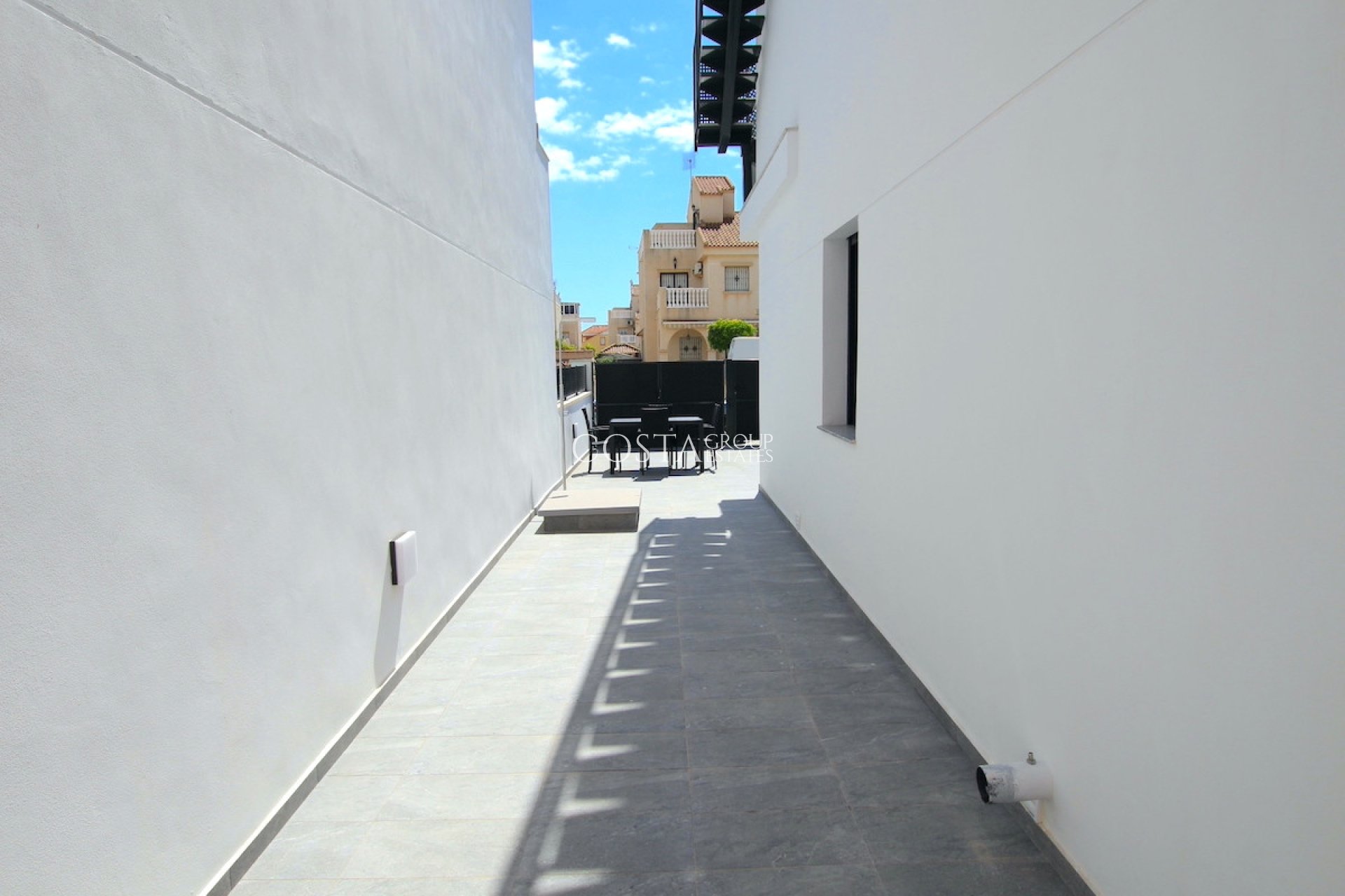 Resale - Villa -
Torrevieja - Torrevieja Centro