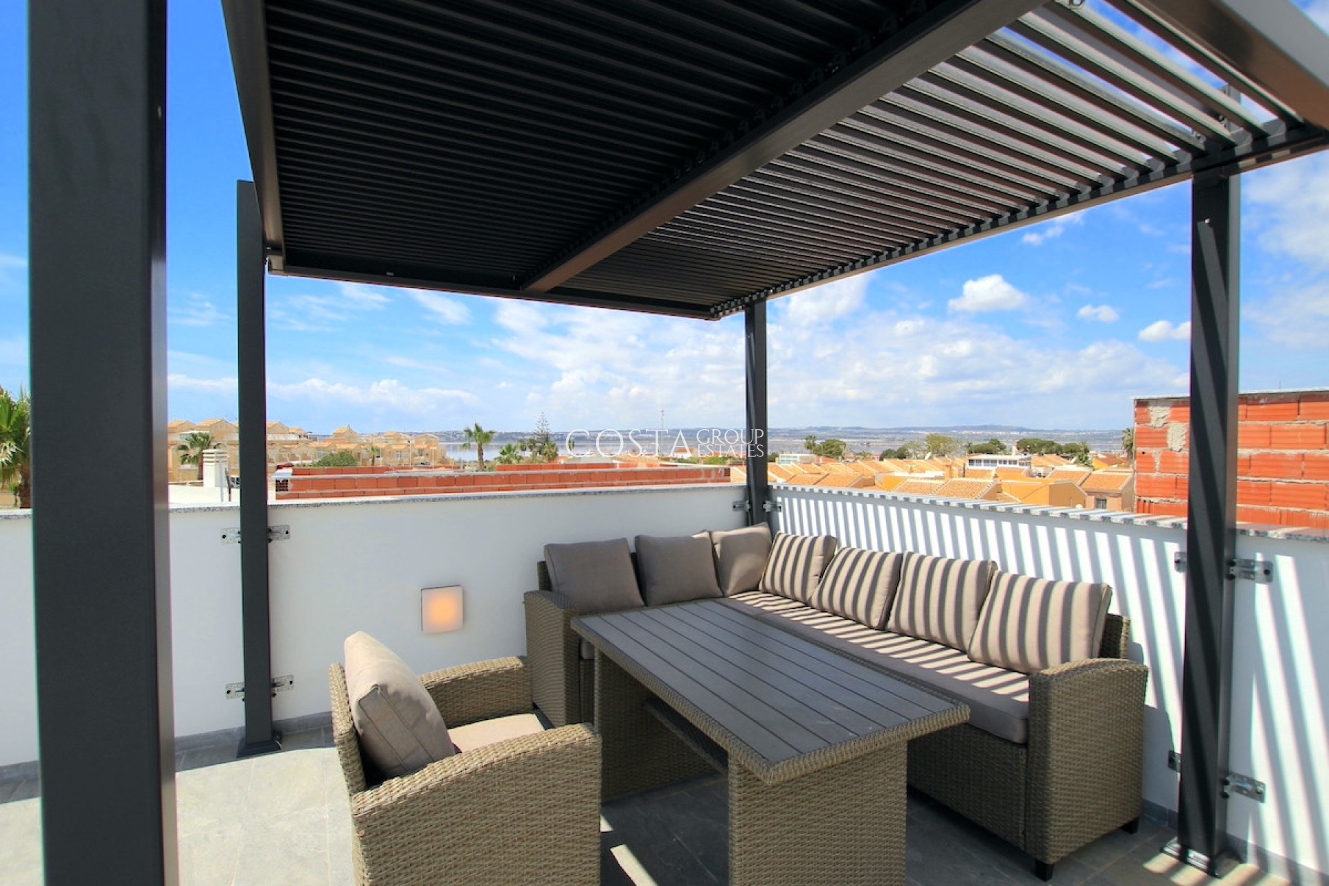 Resale - Villa -
Torrevieja - Torrevieja Centro