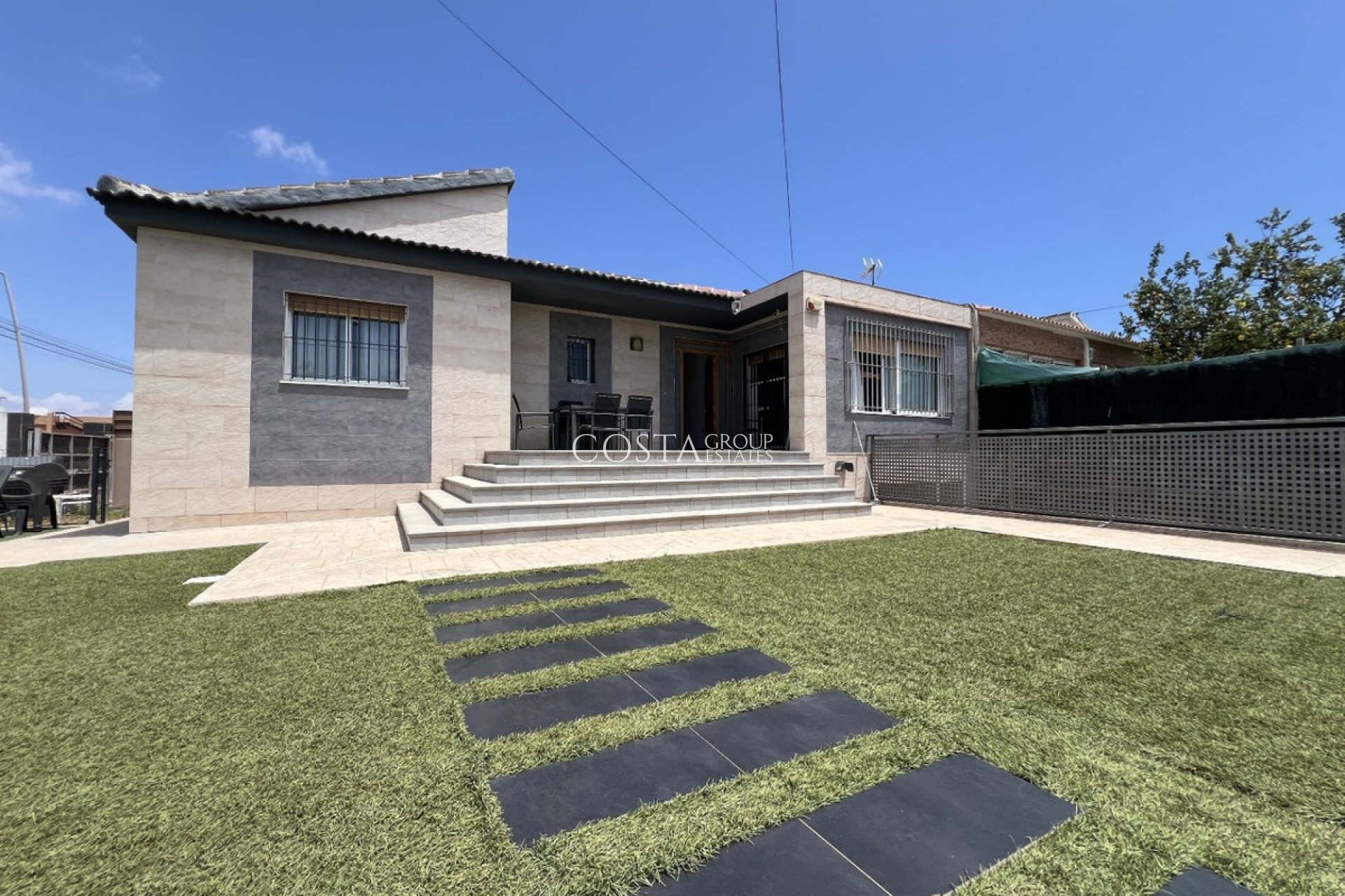 Resale - Villa -
Torrevieja - Torrevieja Centro