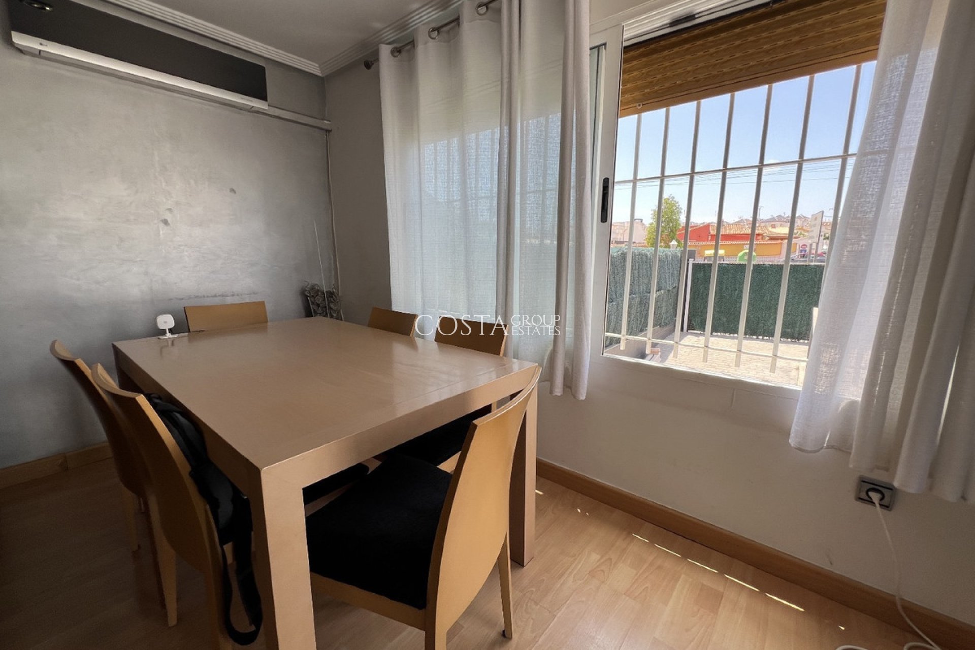 Resale - Villa -
Torrevieja - Torrevieja Centro