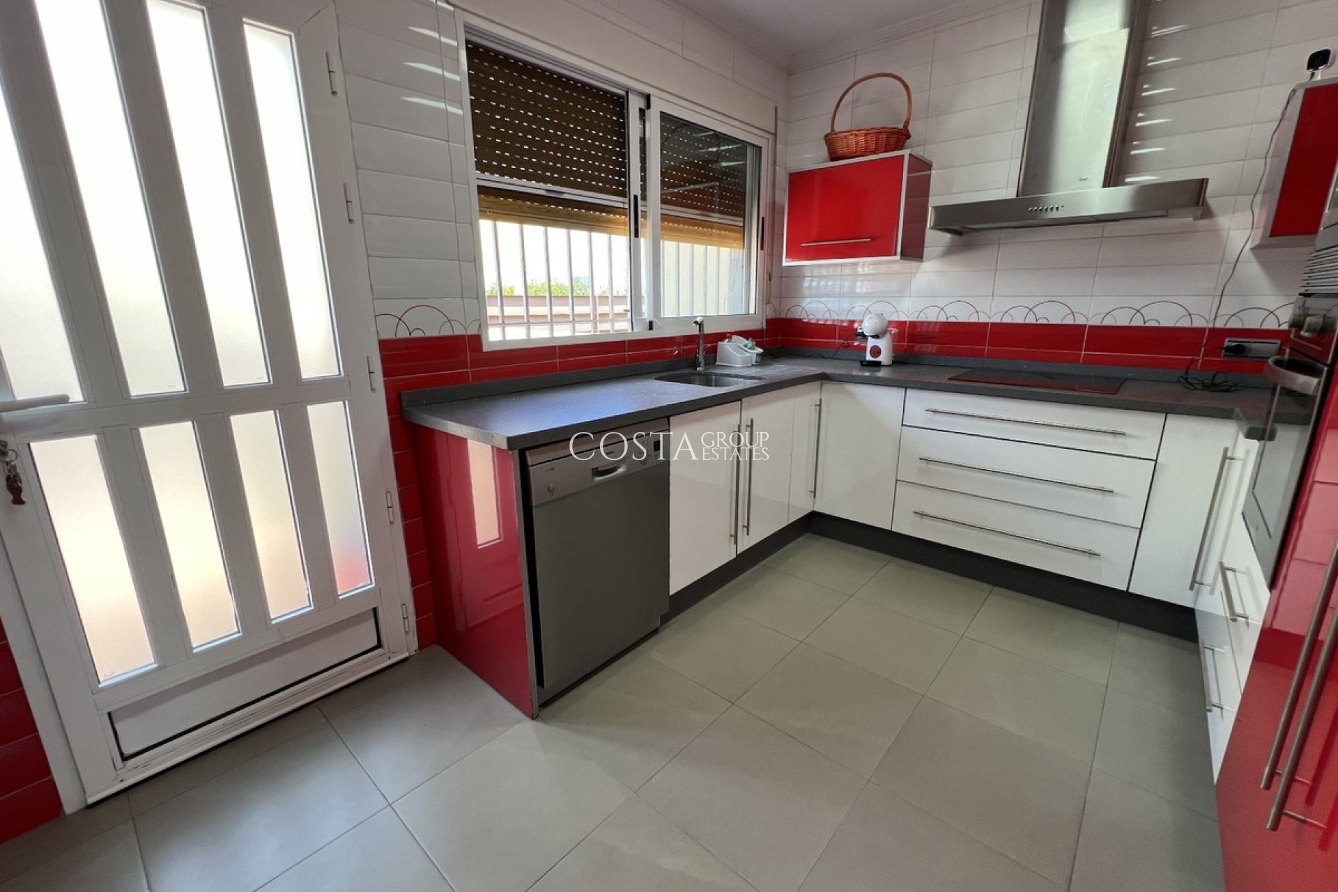 Resale - Villa -
Torrevieja - Torrevieja Centro