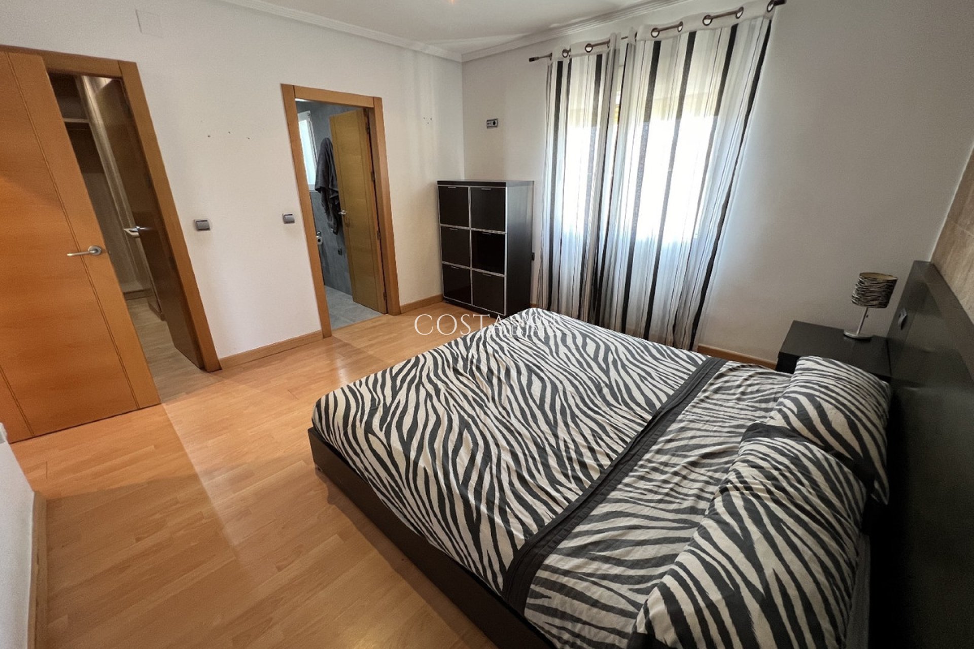 Resale - Villa -
Torrevieja - Torrevieja Centro