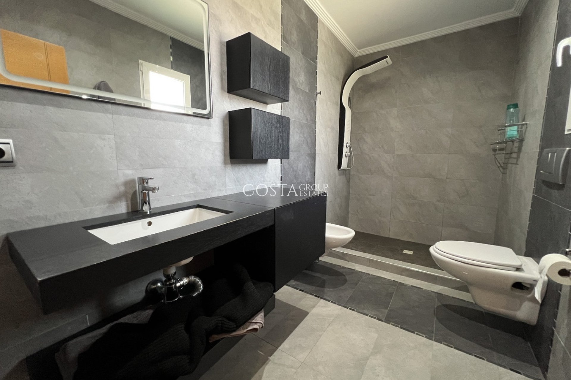 Resale - Villa -
Torrevieja - Torrevieja Centro