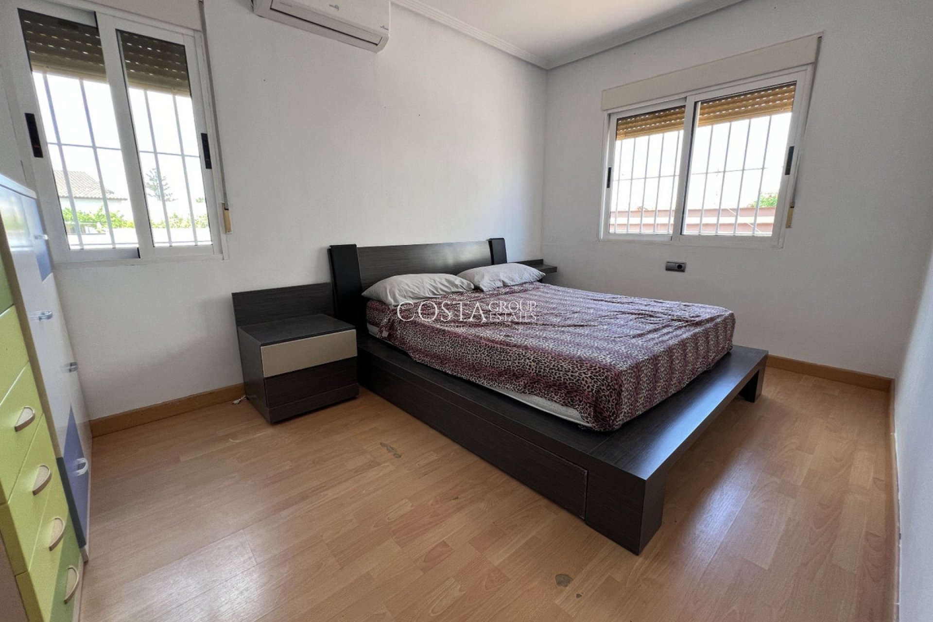 Resale - Villa -
Torrevieja - Torrevieja Centro