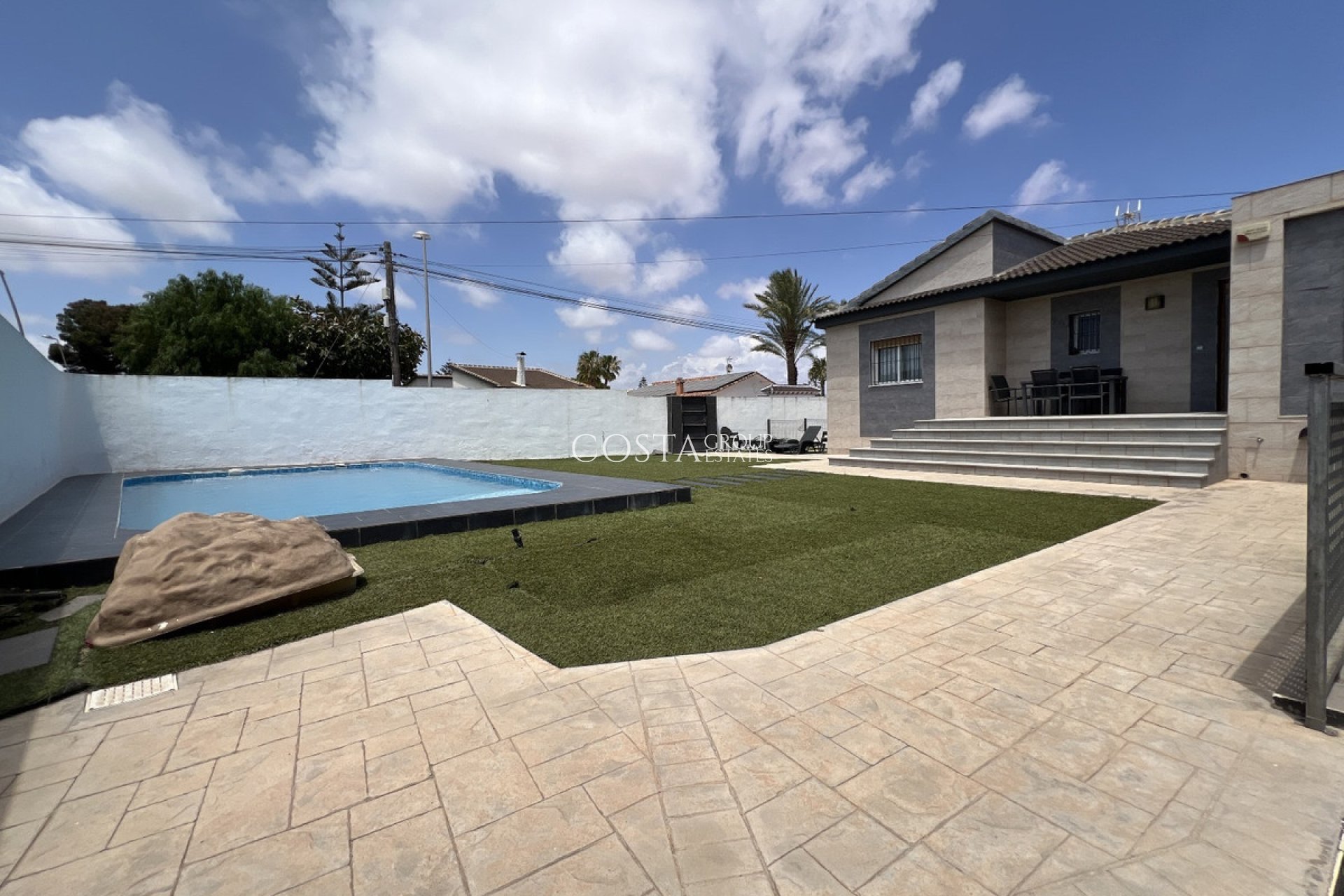 Resale - Villa -
Torrevieja - Torrevieja Centro
