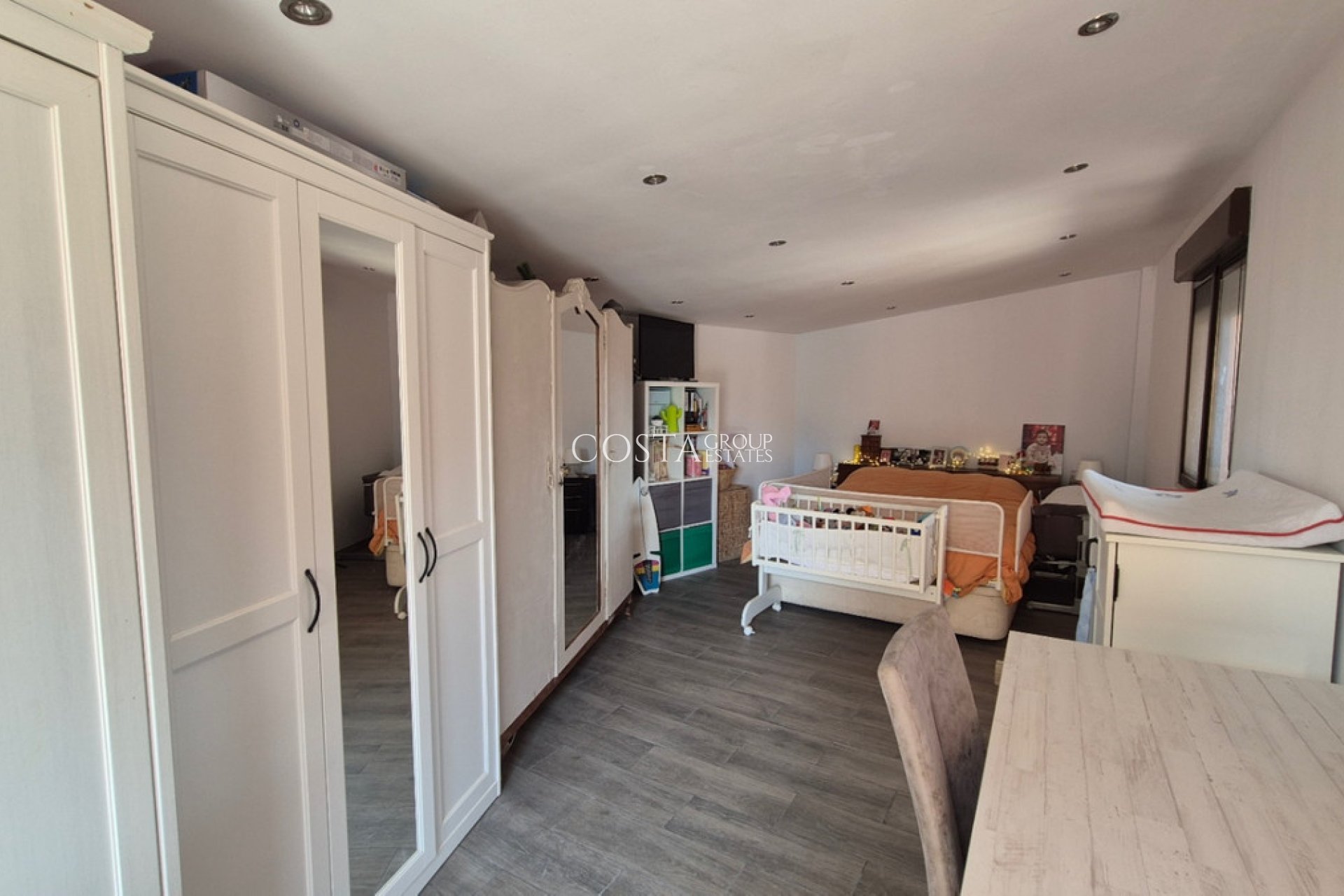 Resale - Villa -
Torrevieja - Torrevieja Centro