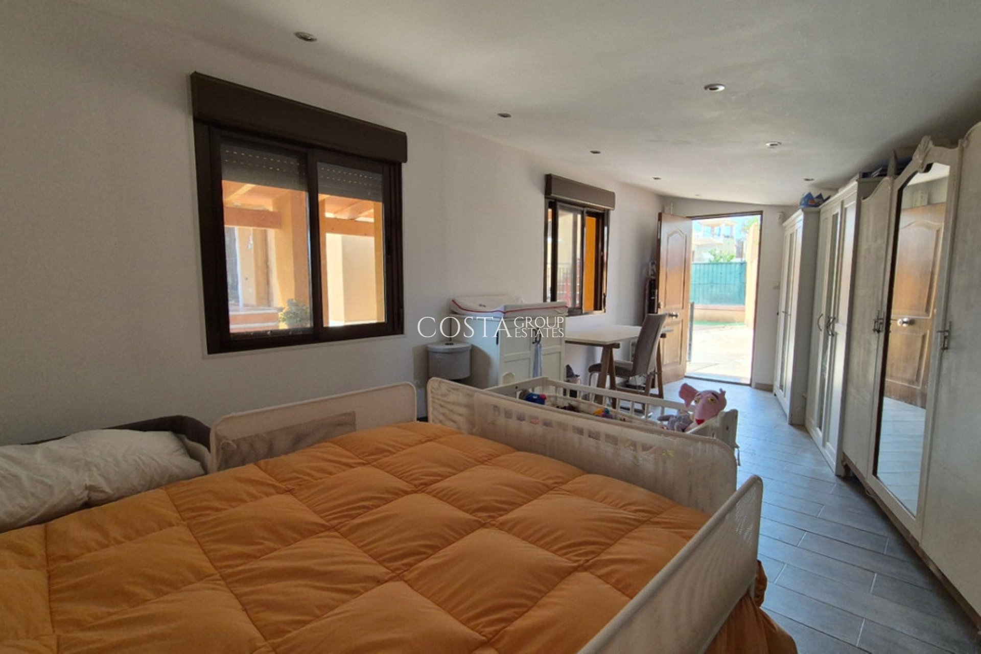 Resale - Villa -
Torrevieja - Torrevieja Centro