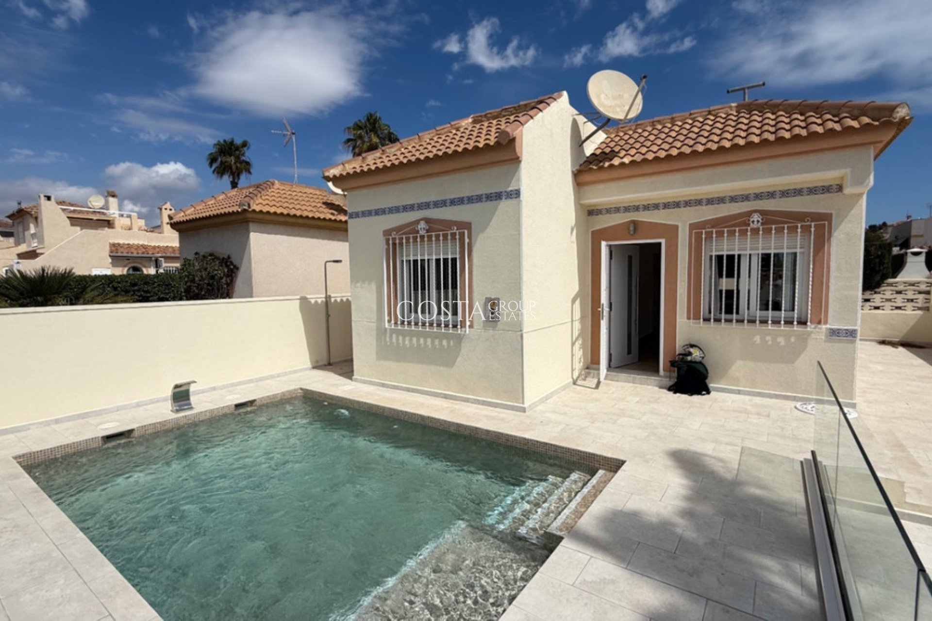 Resale - Villa -
Torrevieja - Torrevieja Centro