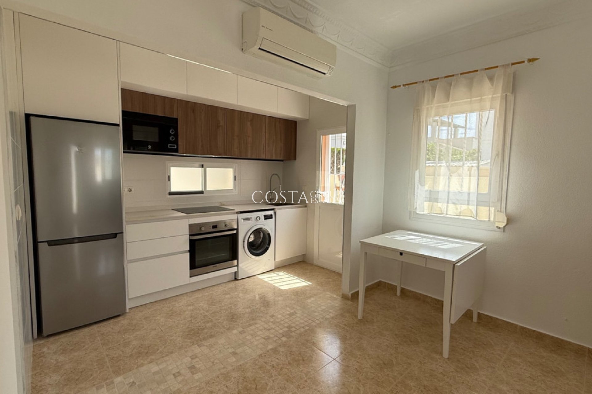 Resale - Villa -
Torrevieja - Torrevieja Centro