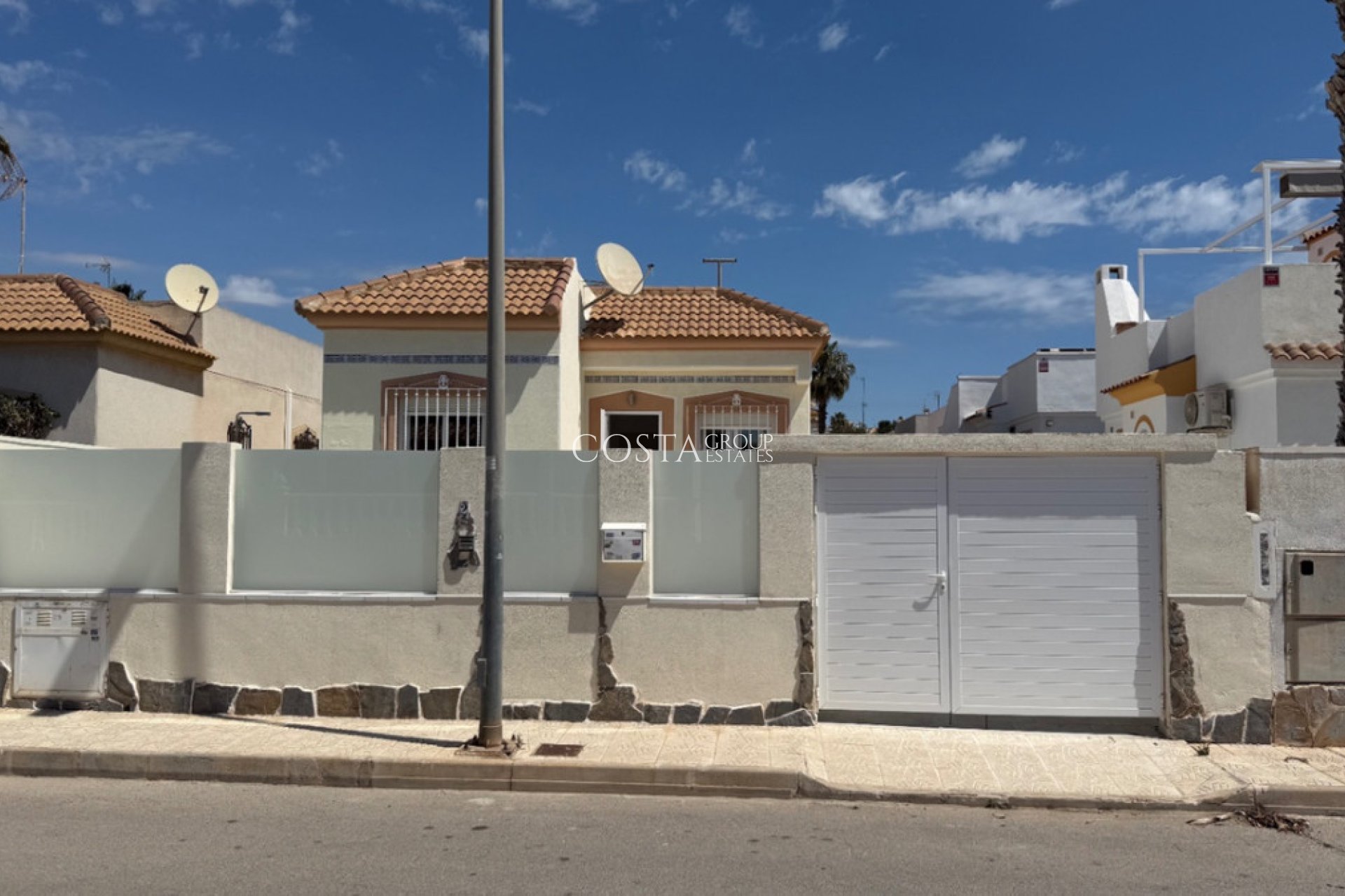 Resale - Villa -
Torrevieja - Torrevieja Centro