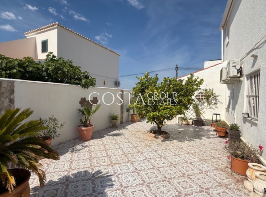 Resale - Villa -
Torrevieja - Torrevieja Centro