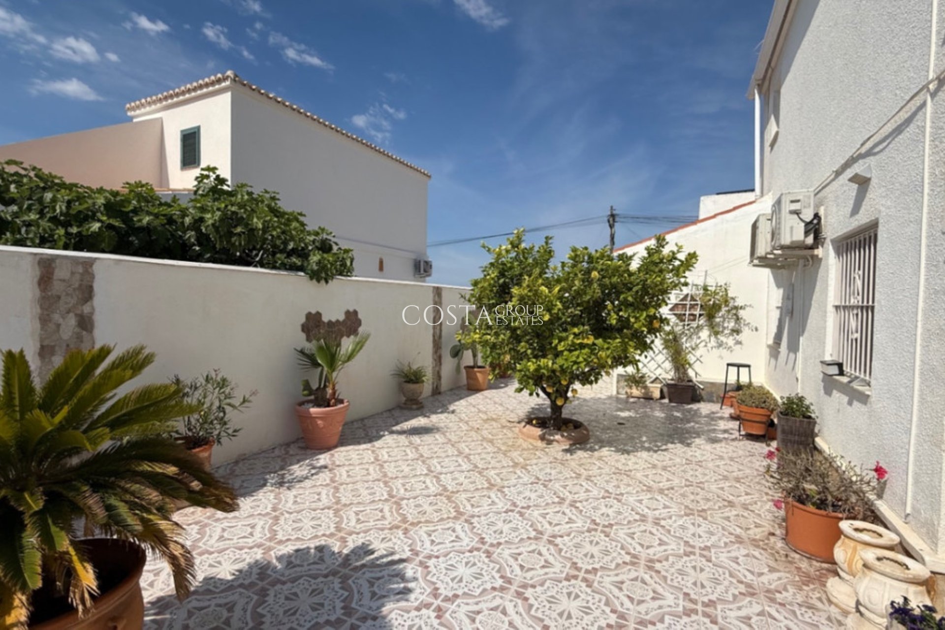 Resale - Villa -
Torrevieja - Torrevieja Centro