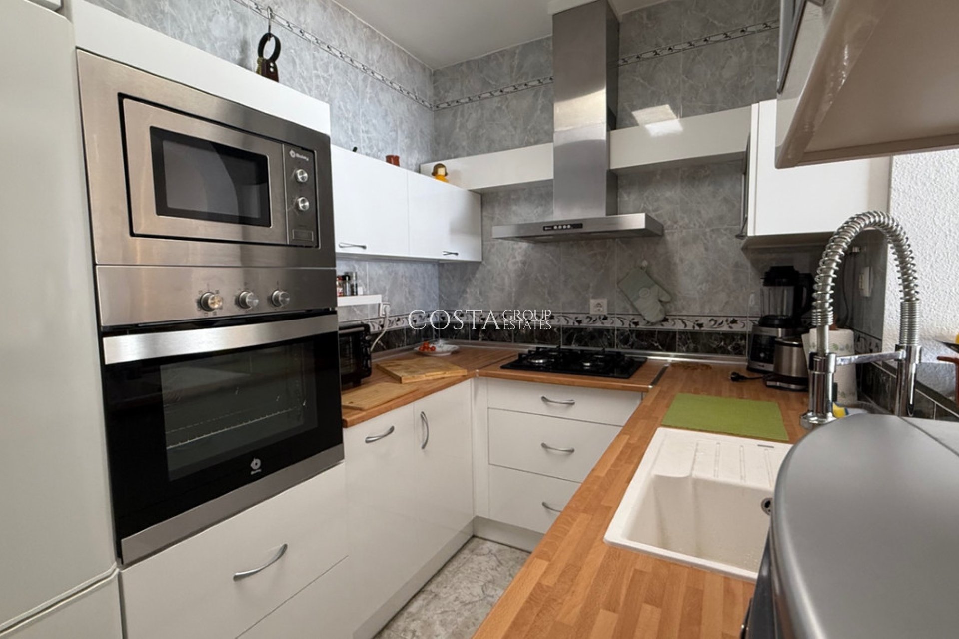 Resale - Villa -
Torrevieja - Torrevieja Centro