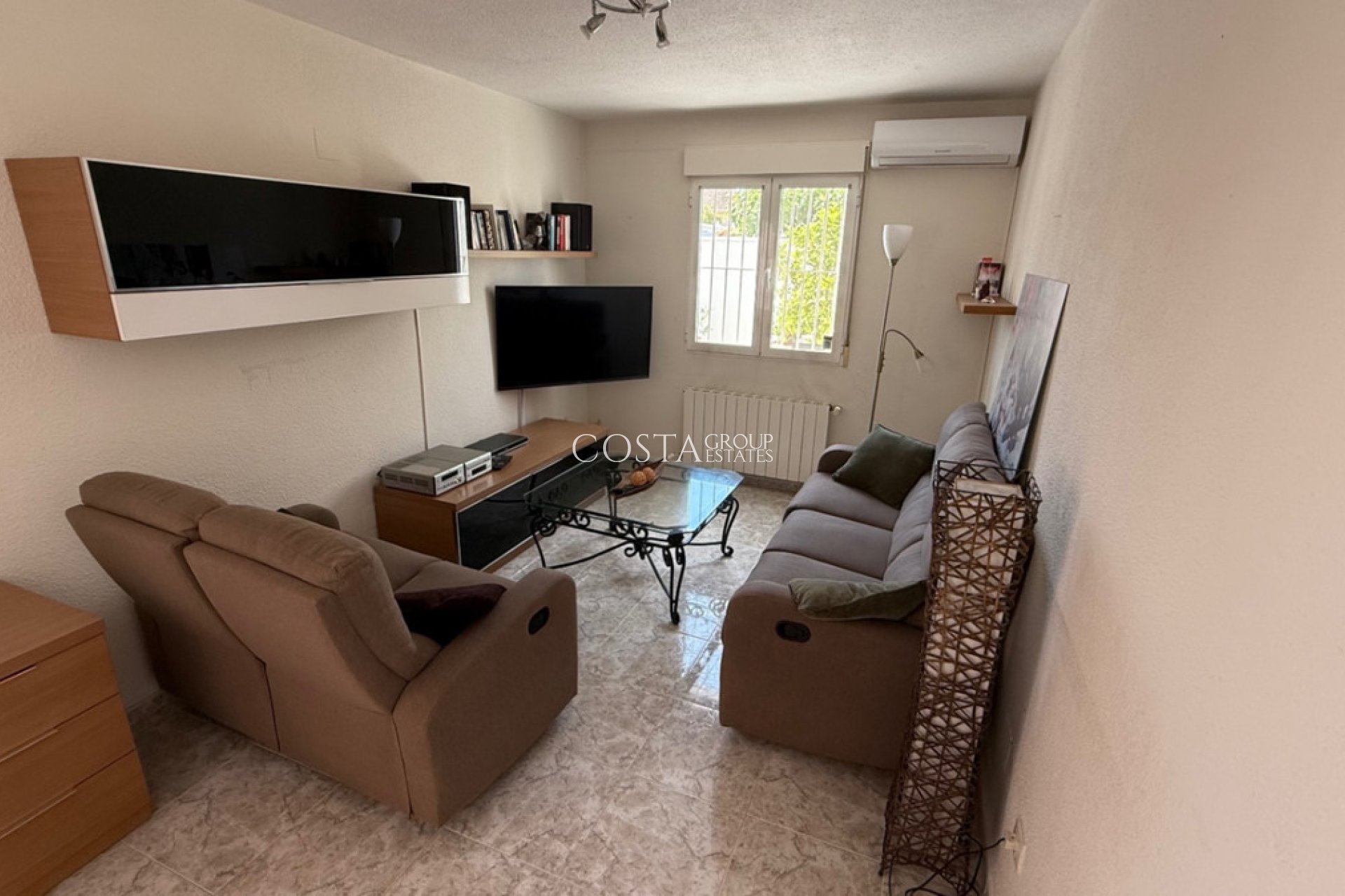 Resale - Villa -
Torrevieja - Torrevieja Centro