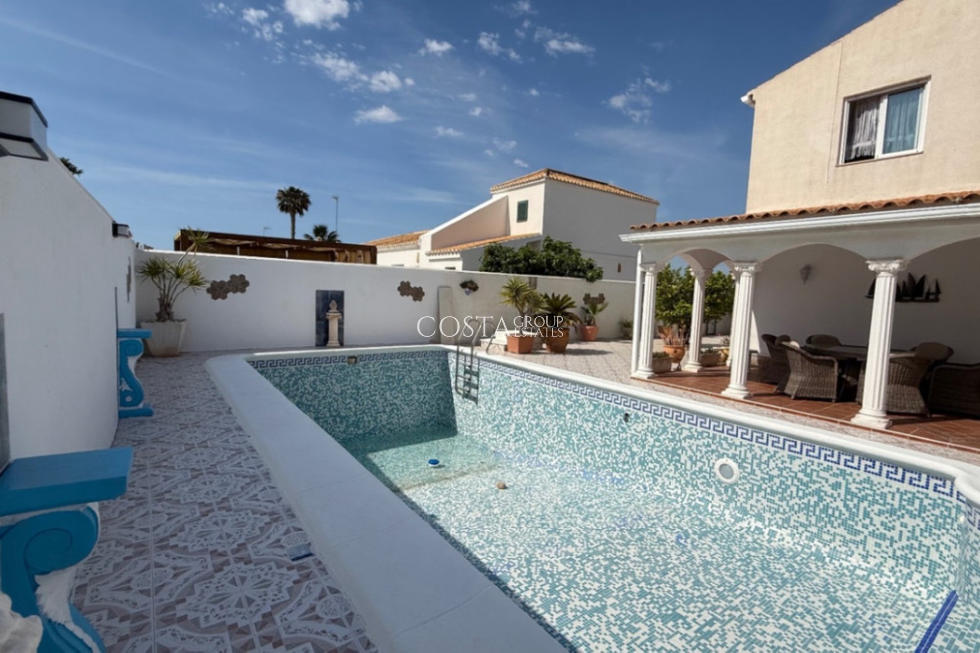 Resale - Villa -
Torrevieja - Torrevieja Centro