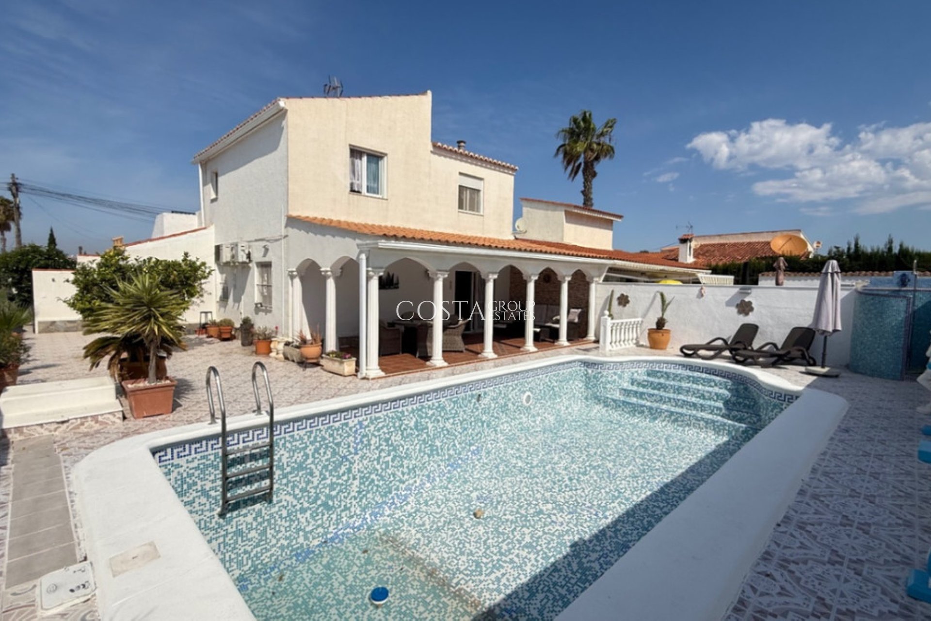 Resale - Villa -
Torrevieja - Torrevieja Centro